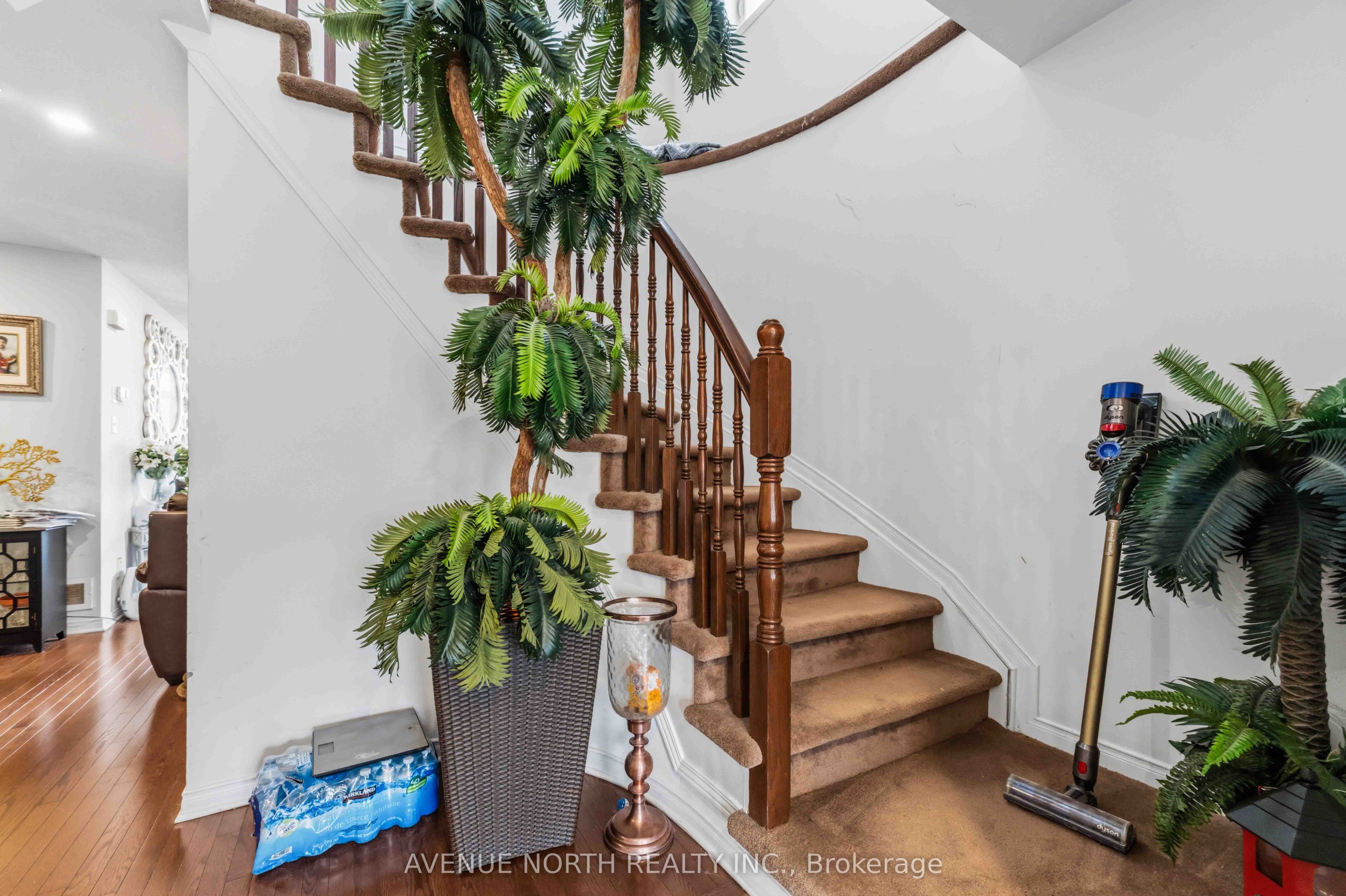 216 Cityview Crescent Property Photo 7