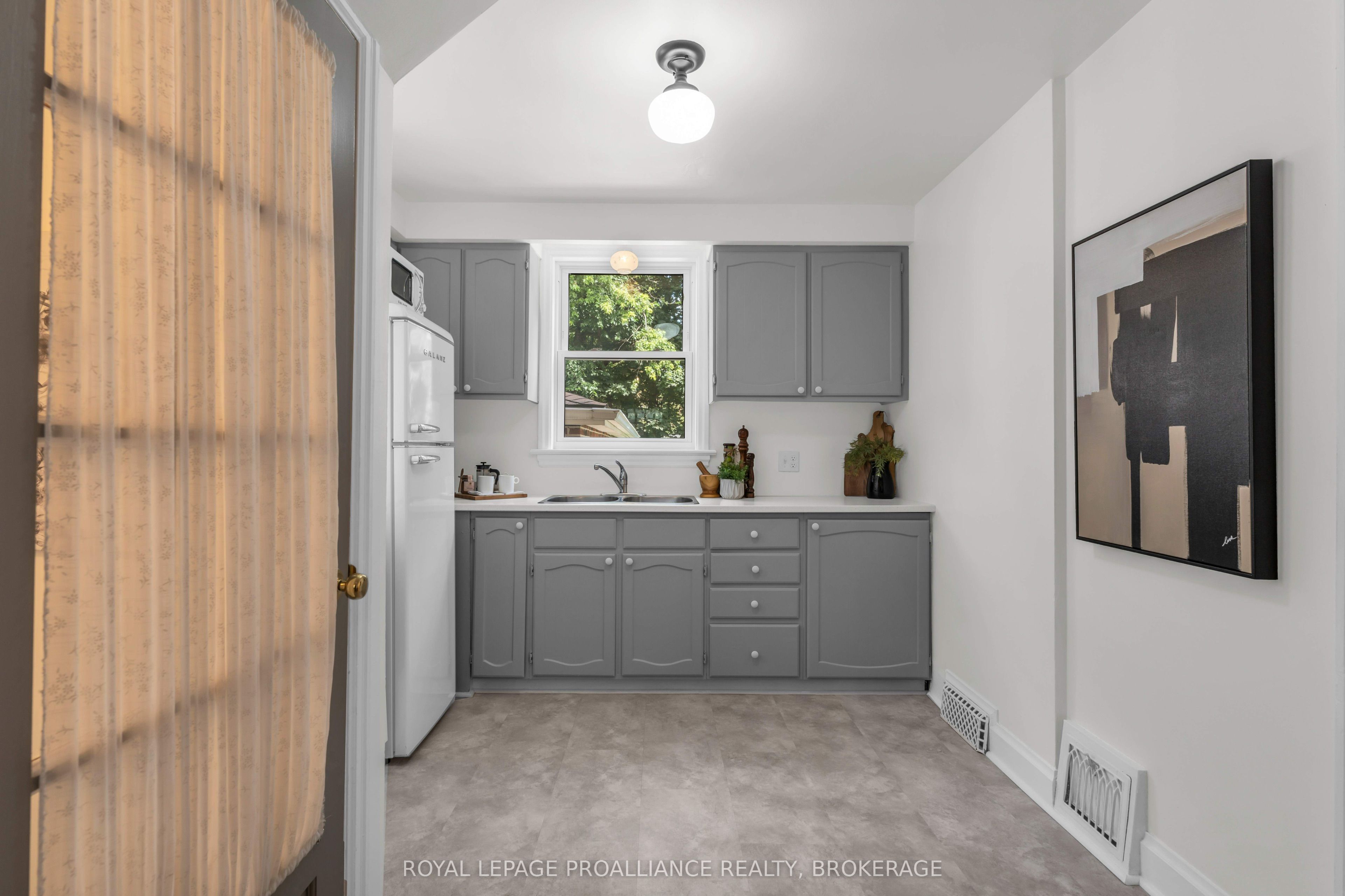 201 Willingdon Avenue Property Photo 14
