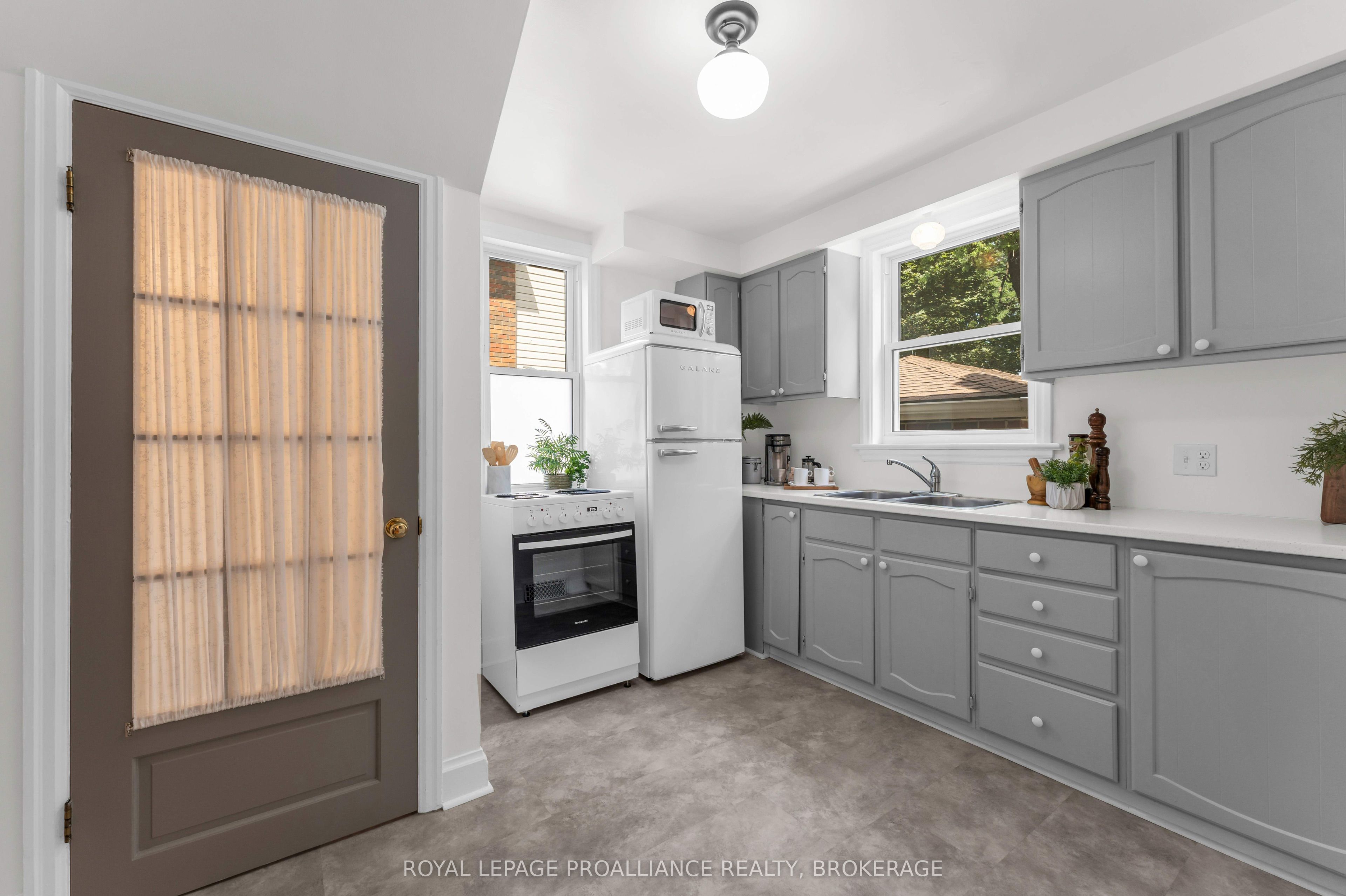 201 Willingdon Avenue Property Photo 15