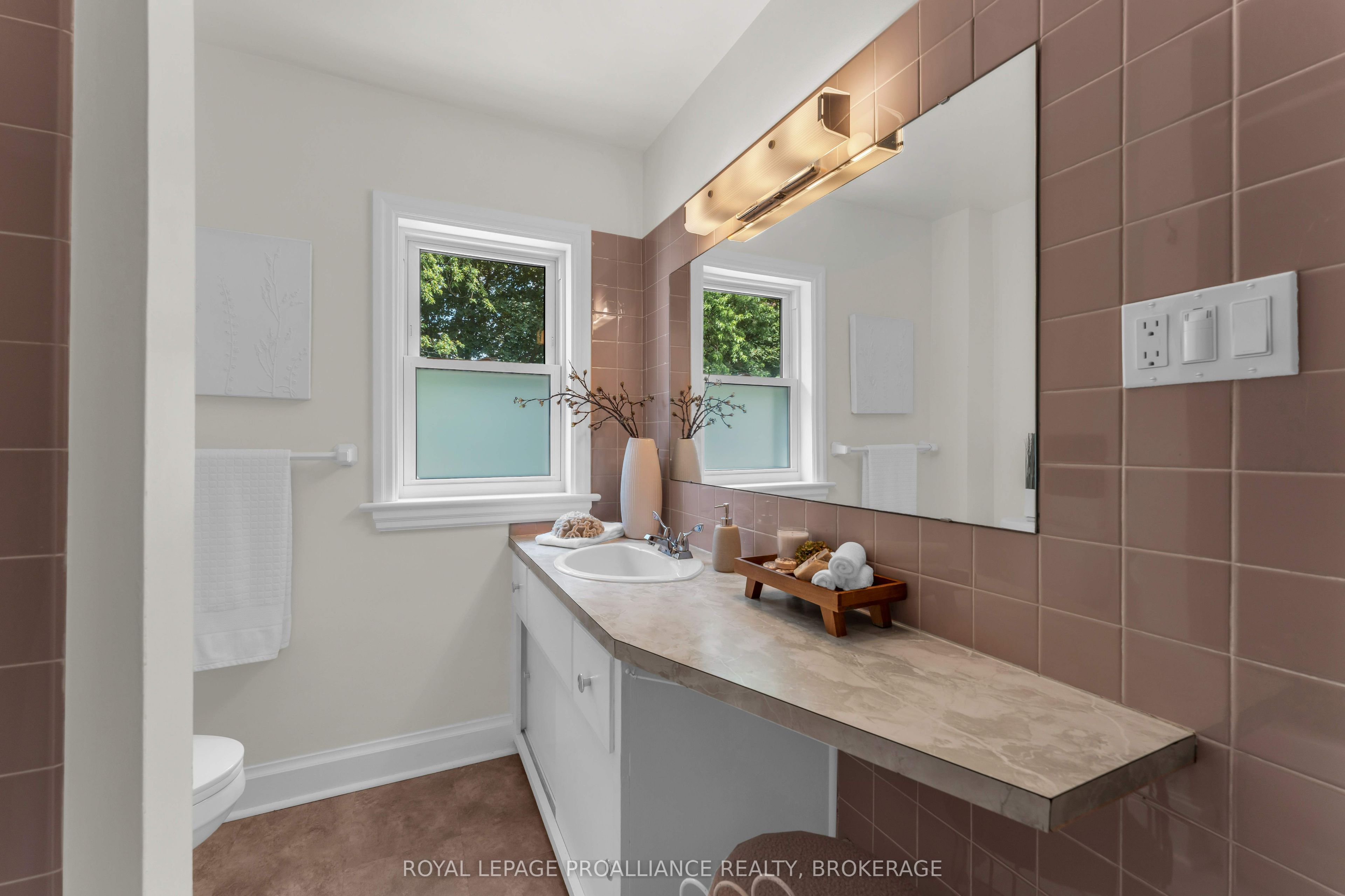 201 Willingdon Avenue Property Photo 21