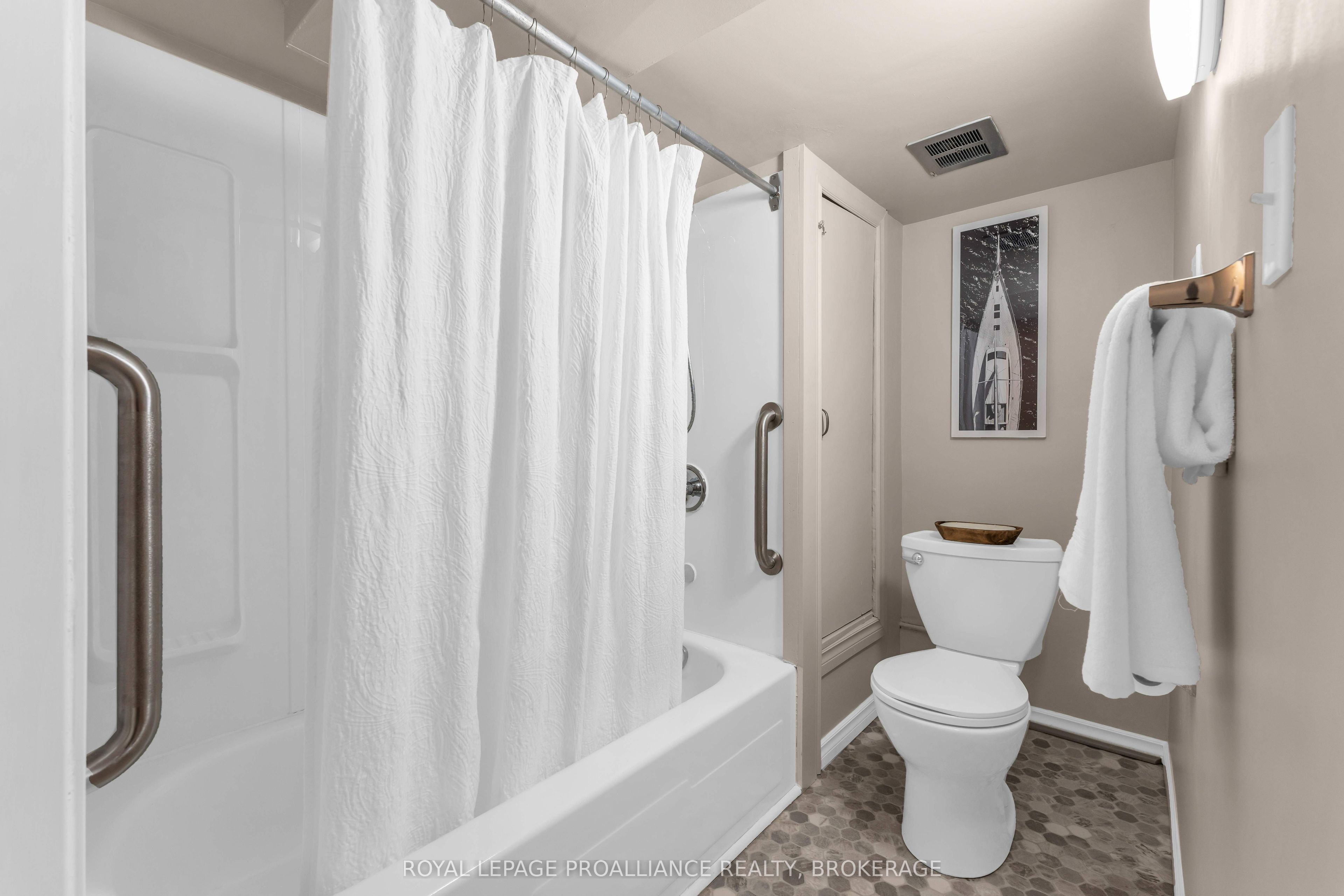 201 Willingdon Avenue Property Photo 27