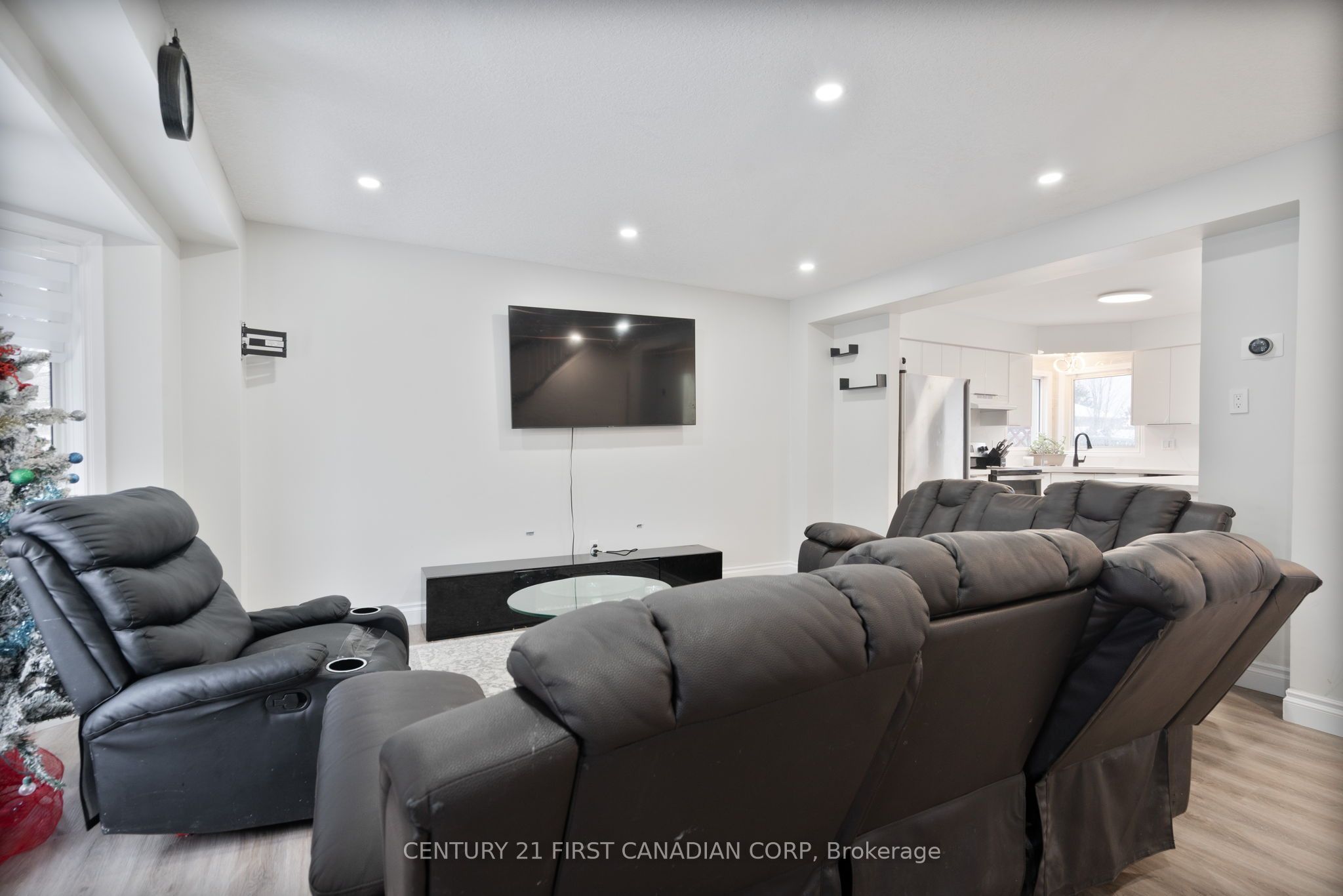 345 Banbury Crescent Property Photo 4