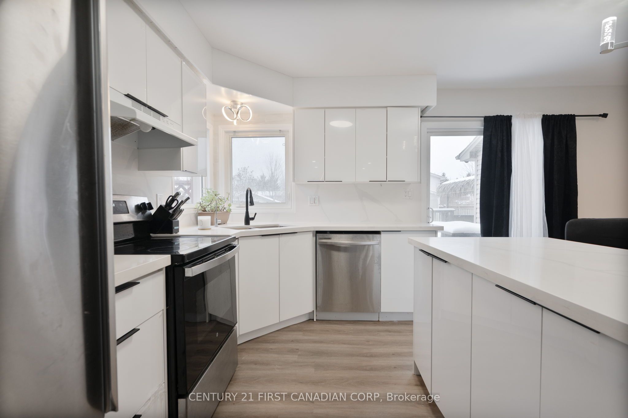 345 Banbury Crescent Property Photo 7