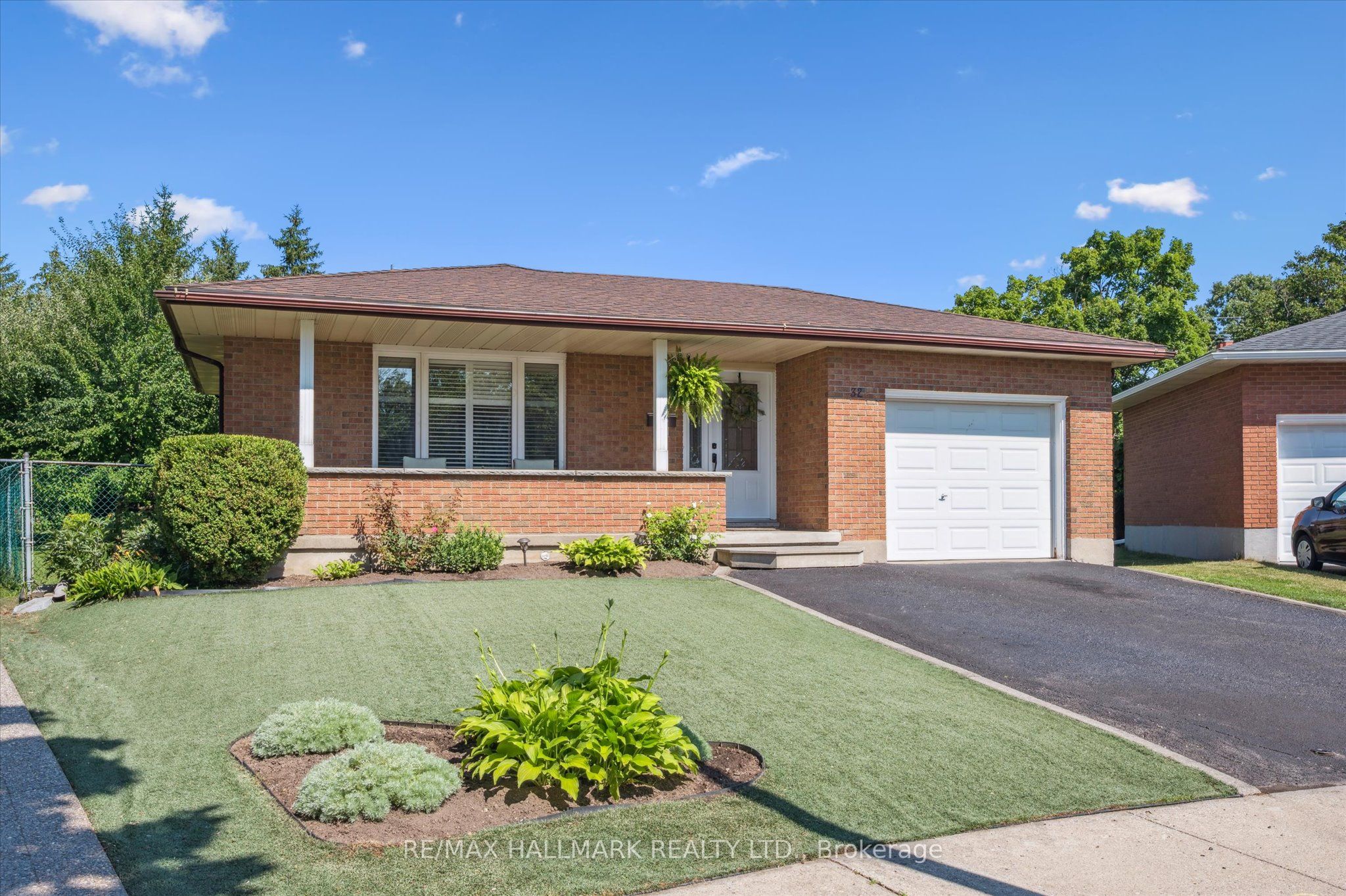 32 Warwick Court