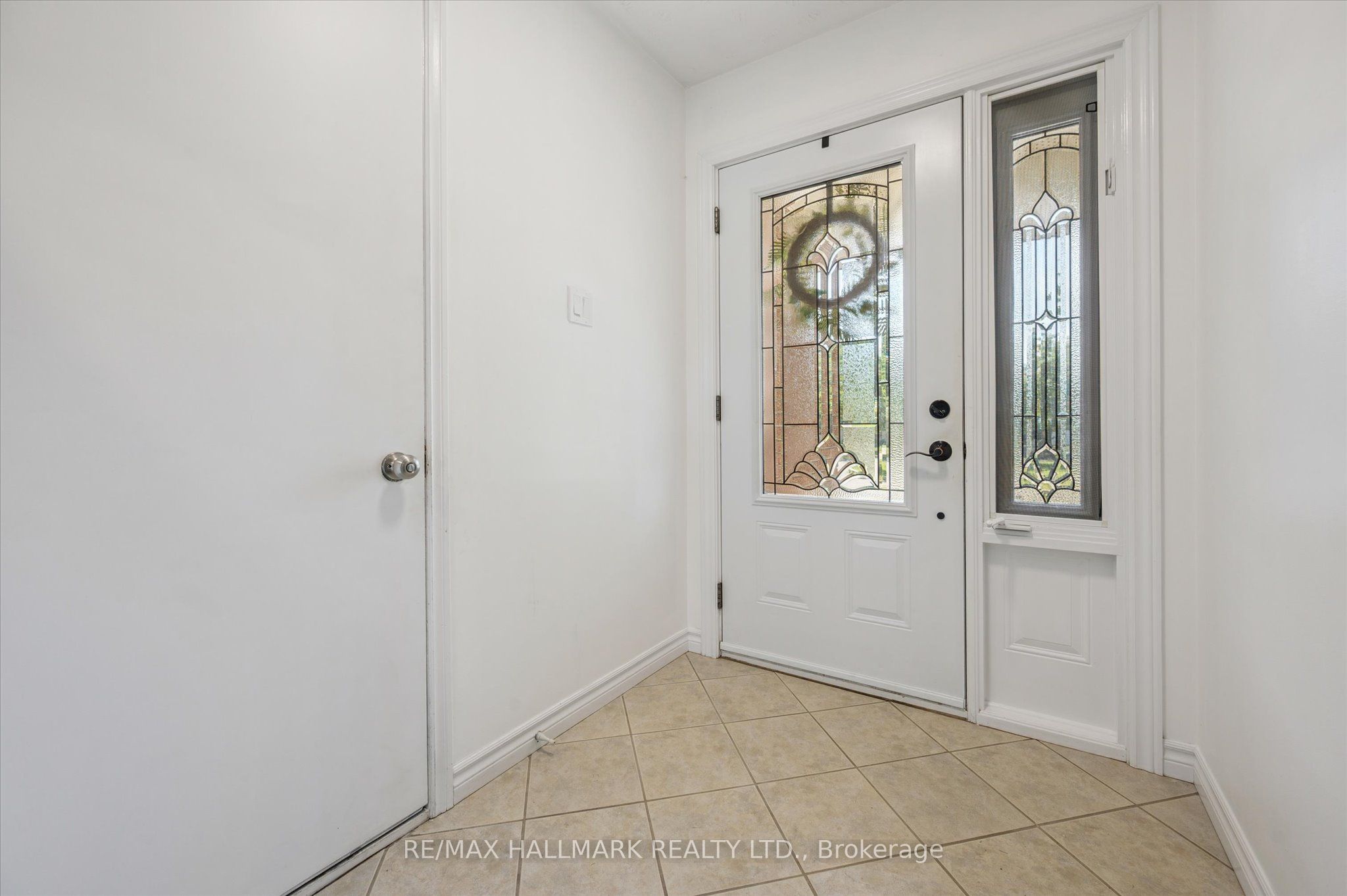 32 Warwick Court Property Photo 4