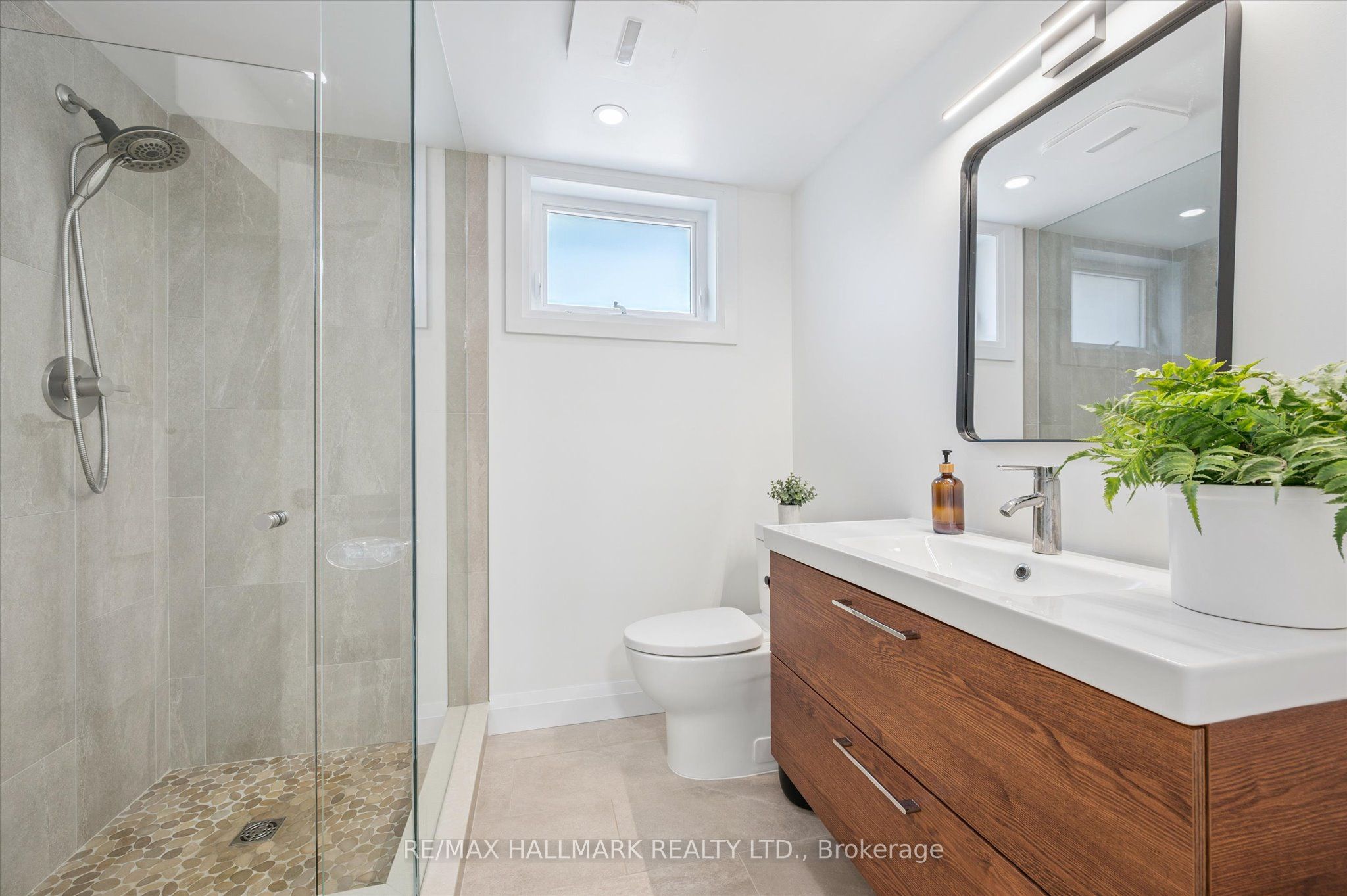 32 Warwick Court Property Photo 28