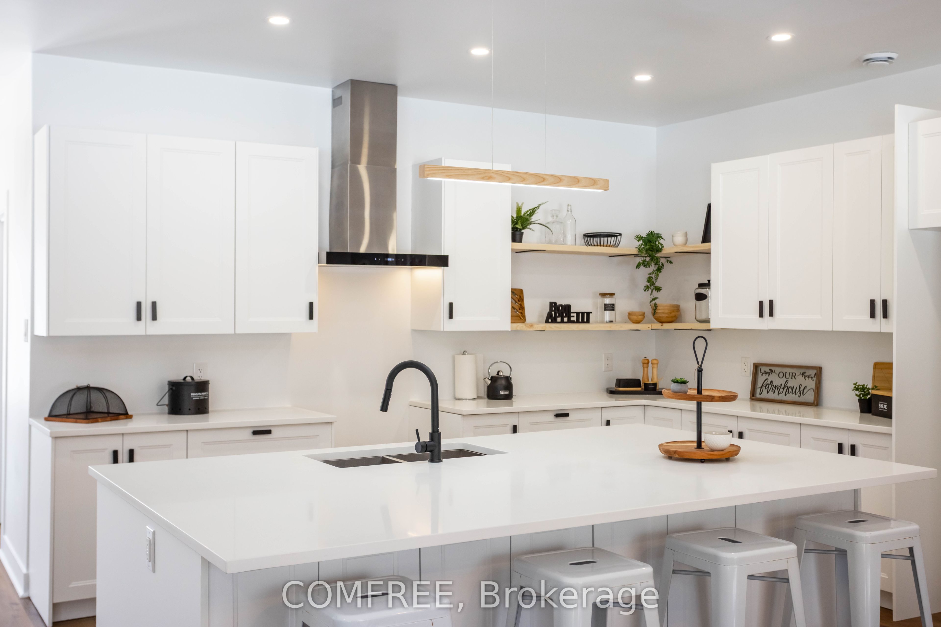 3244 Piche Road Property Photo 7