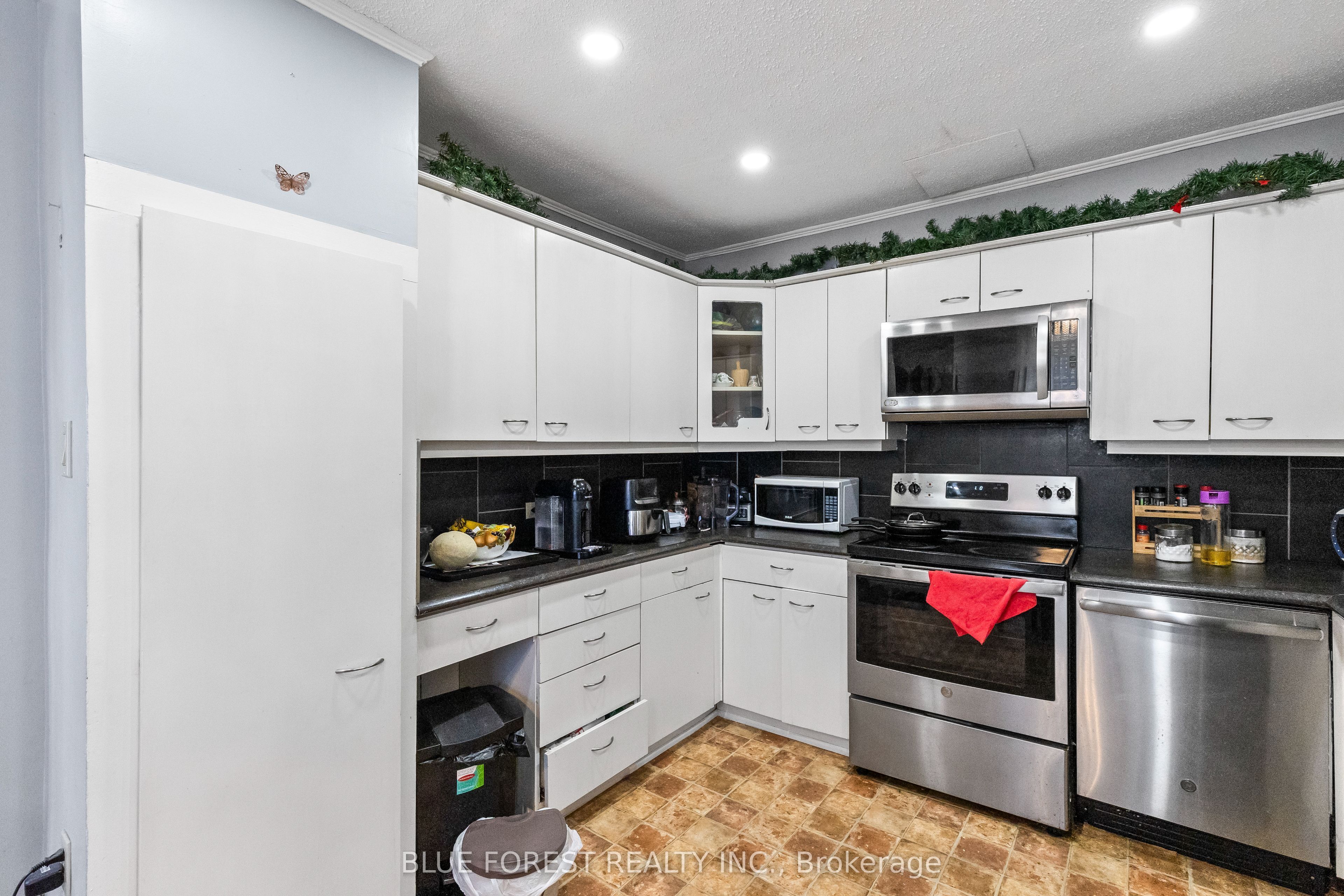 69 Connaught Avenue Property Photo 8