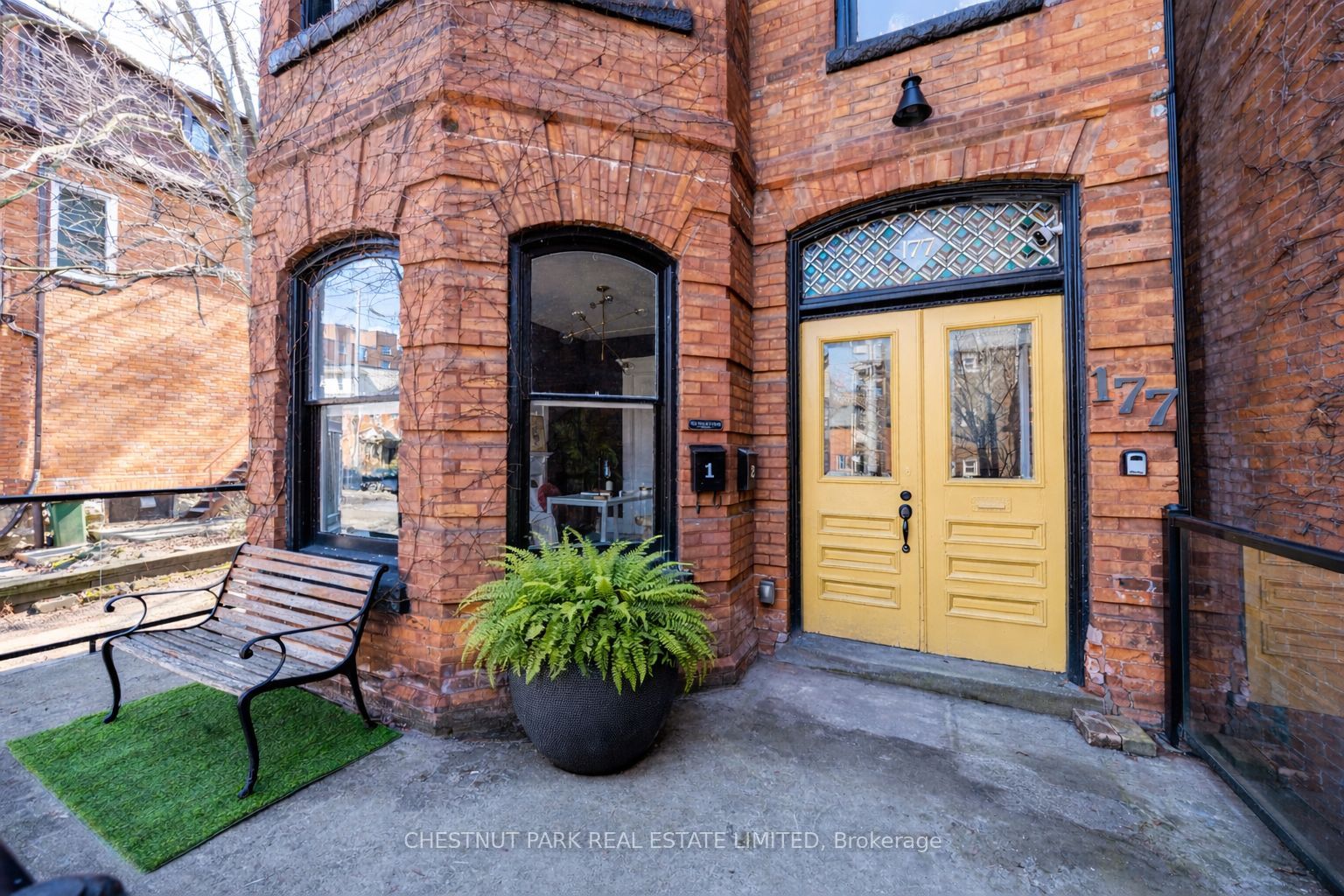 177 Charlton Avenue W Property Photo 1
