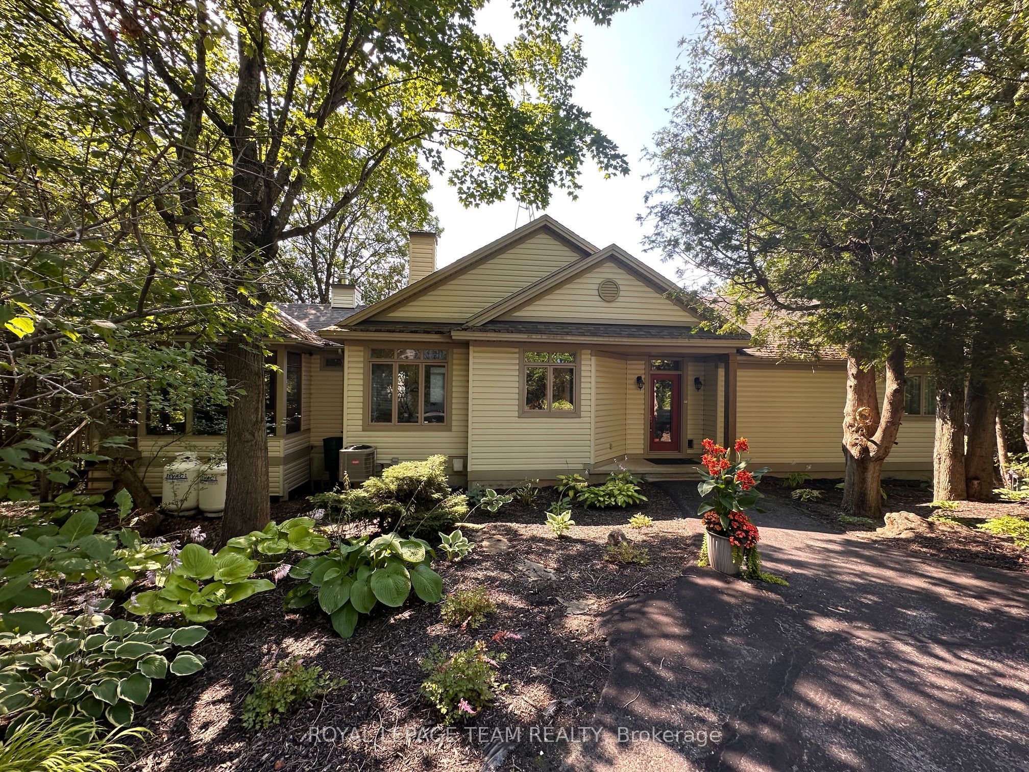 912 Maple Hill Road Property Photo 1