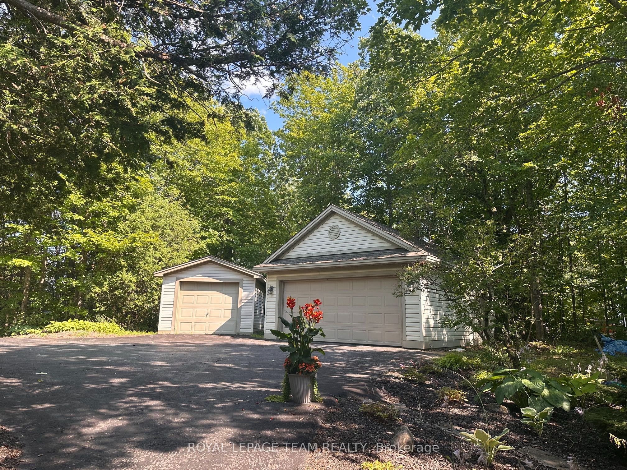912 Maple Hill Road Property Photo 2