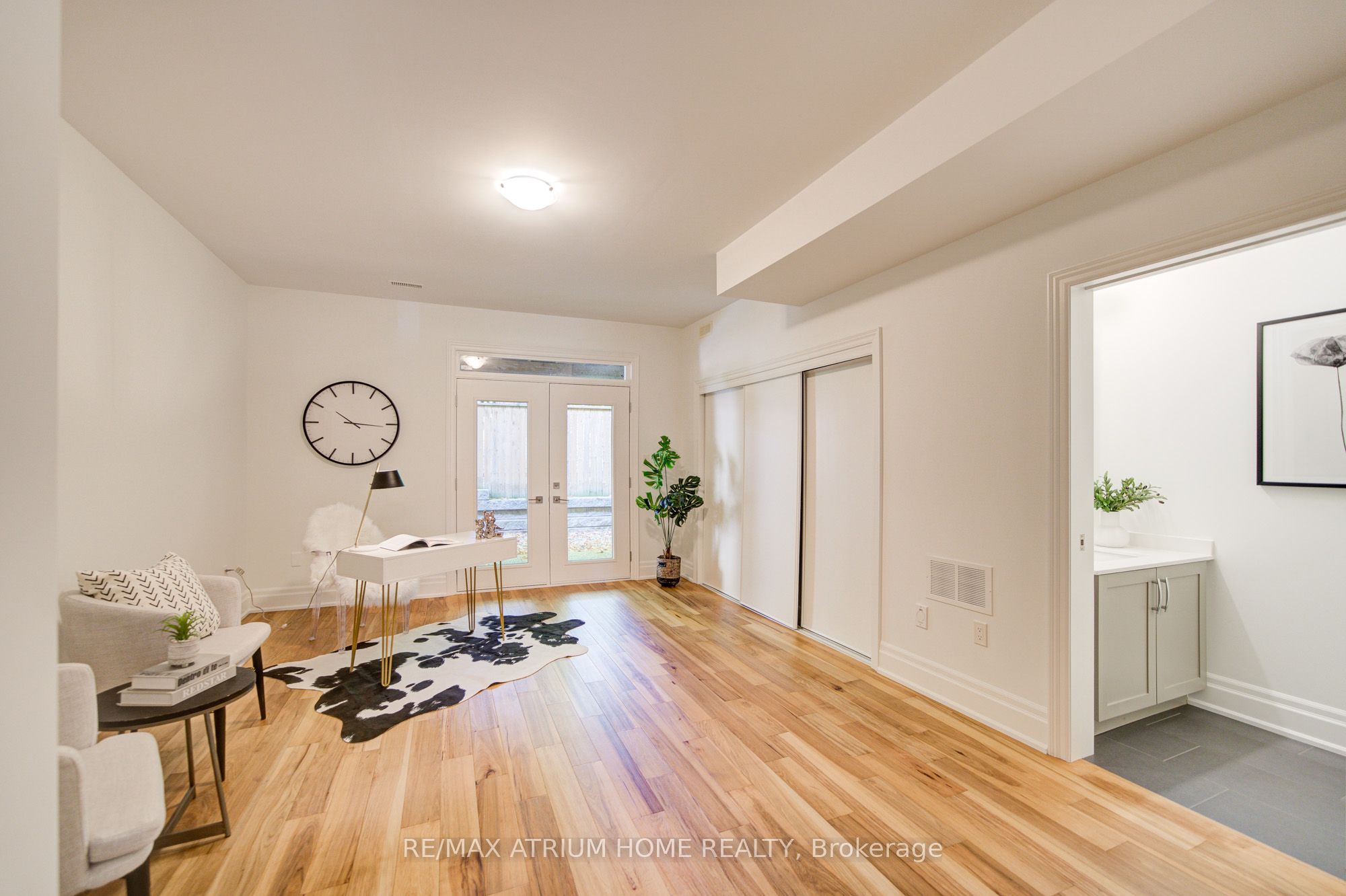 111 Wilson Street E 2 Property Photo 4