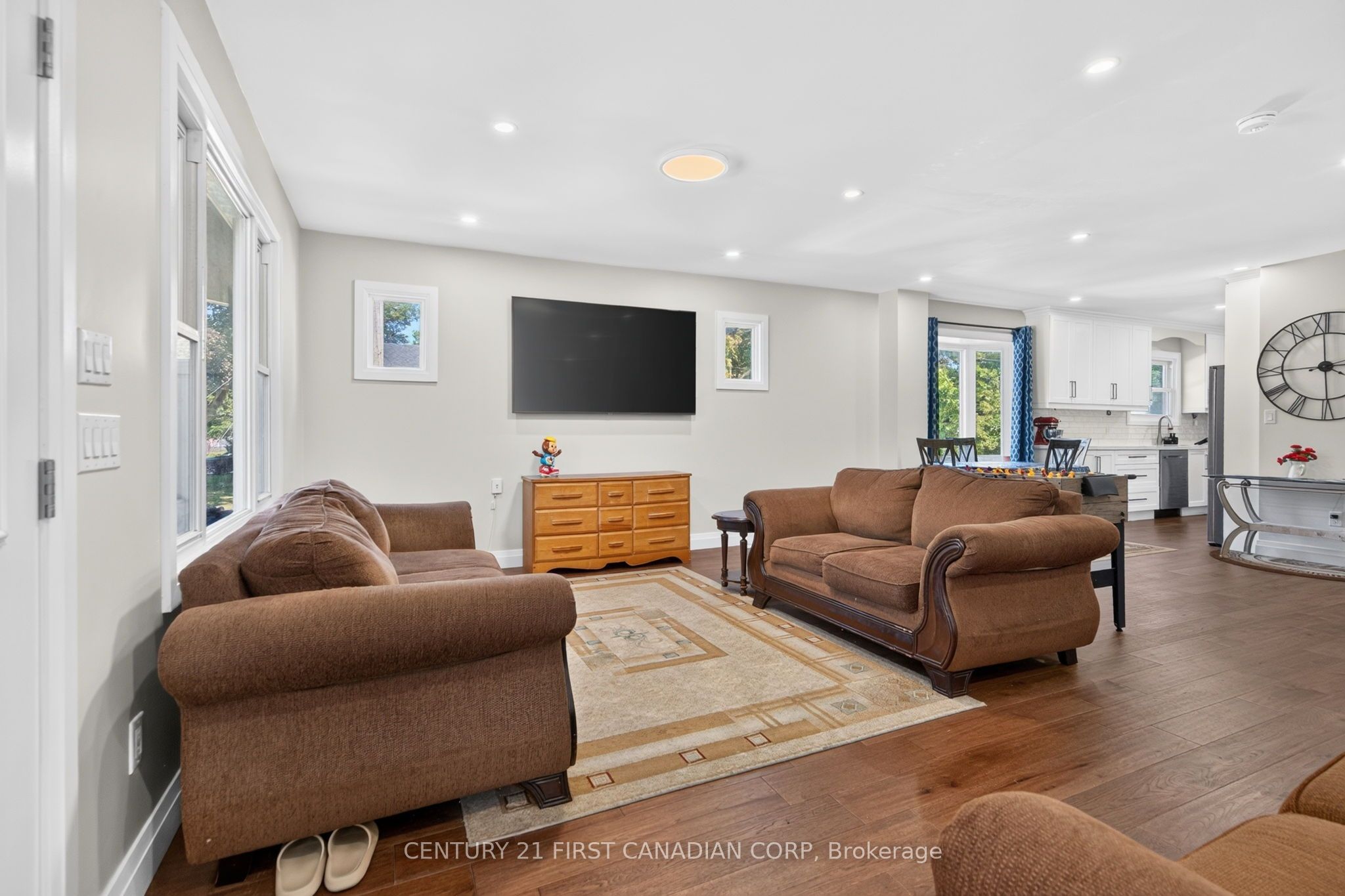 569 Cheapside Street Property Photo 3