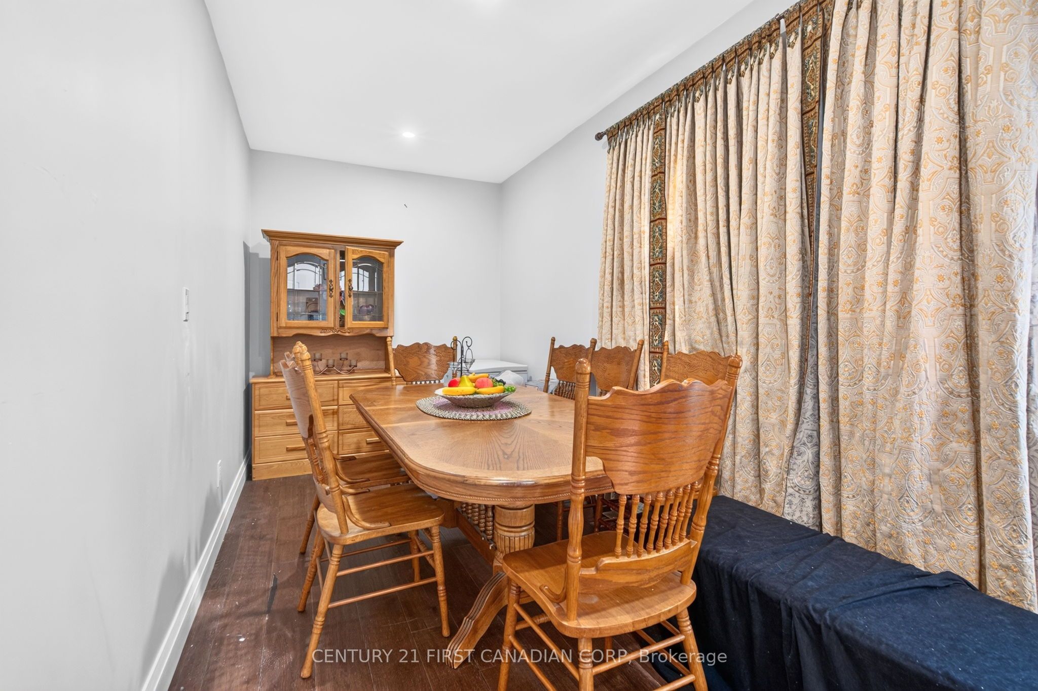 569 Cheapside Street Property Photo 7