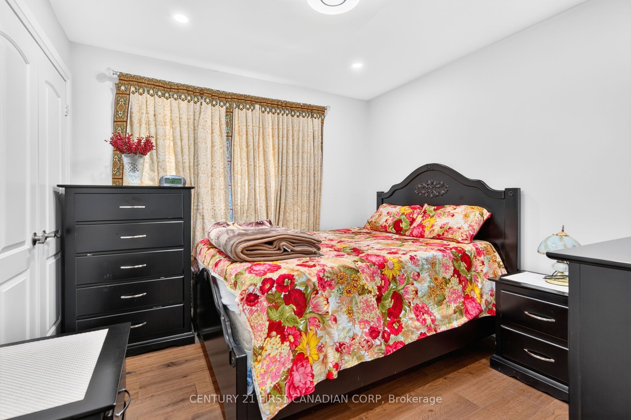 569 Cheapside Street Property Photo 11