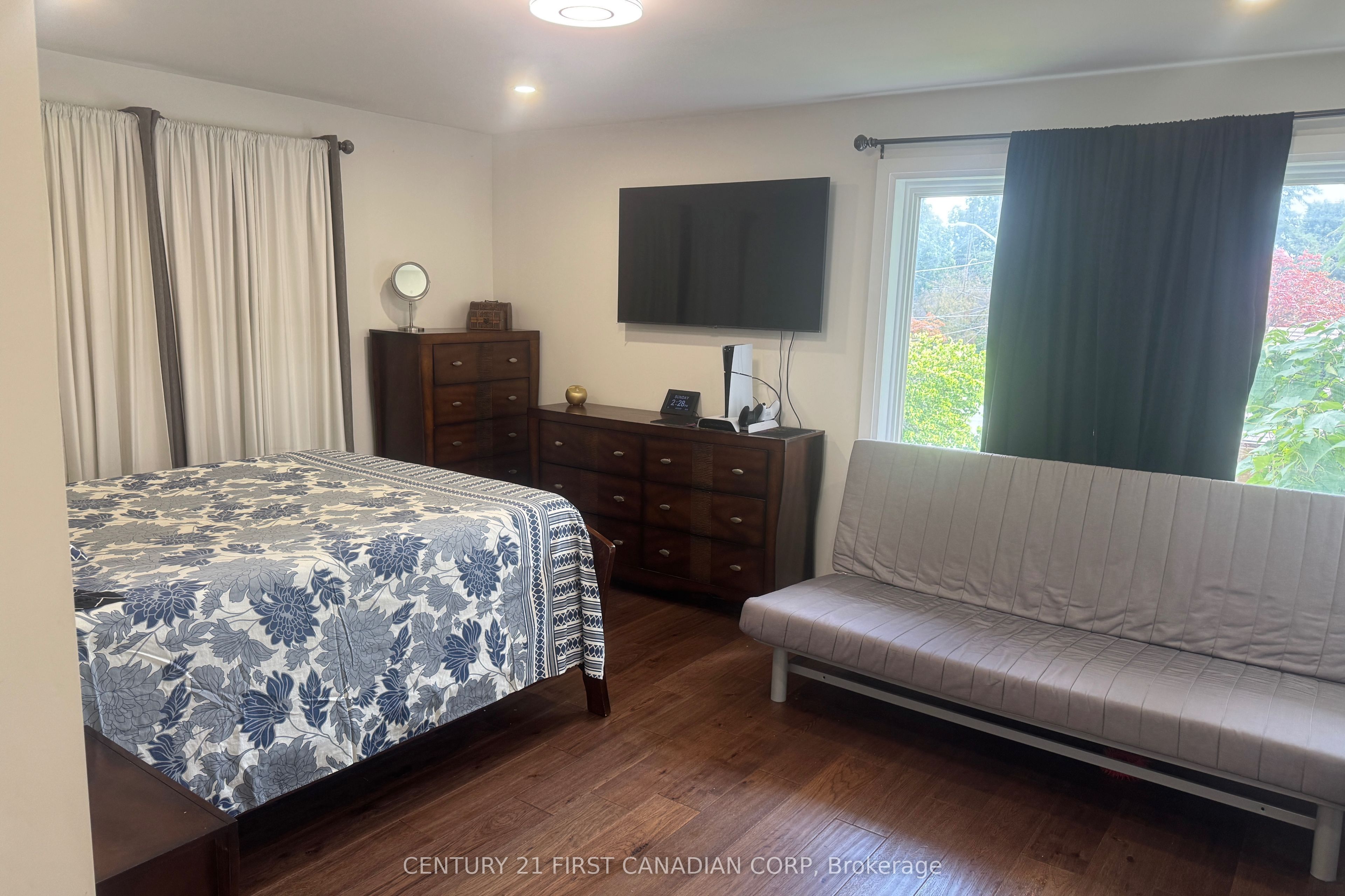 569 Cheapside Street Property Photo 13