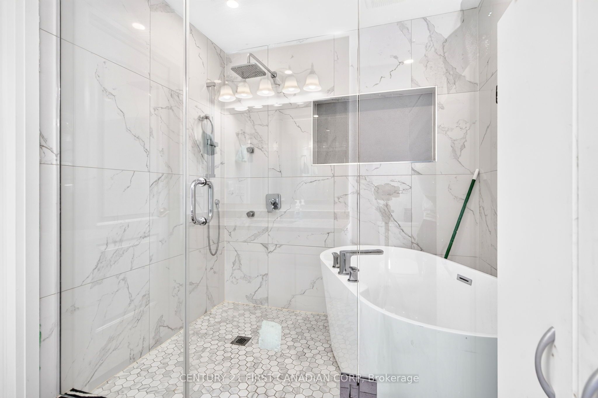 569 Cheapside Street Property Photo 15