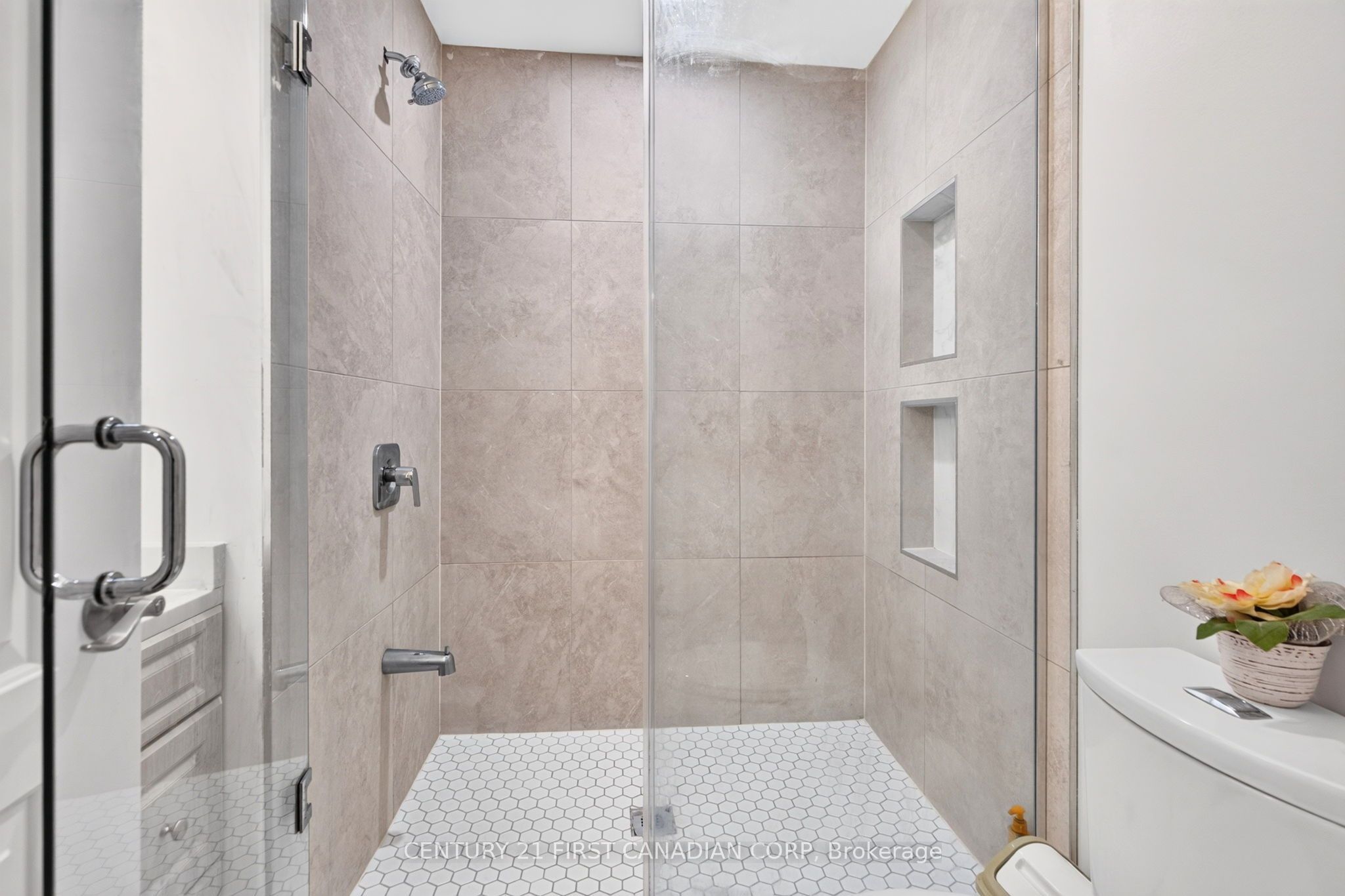 569 Cheapside Street Property Photo 17