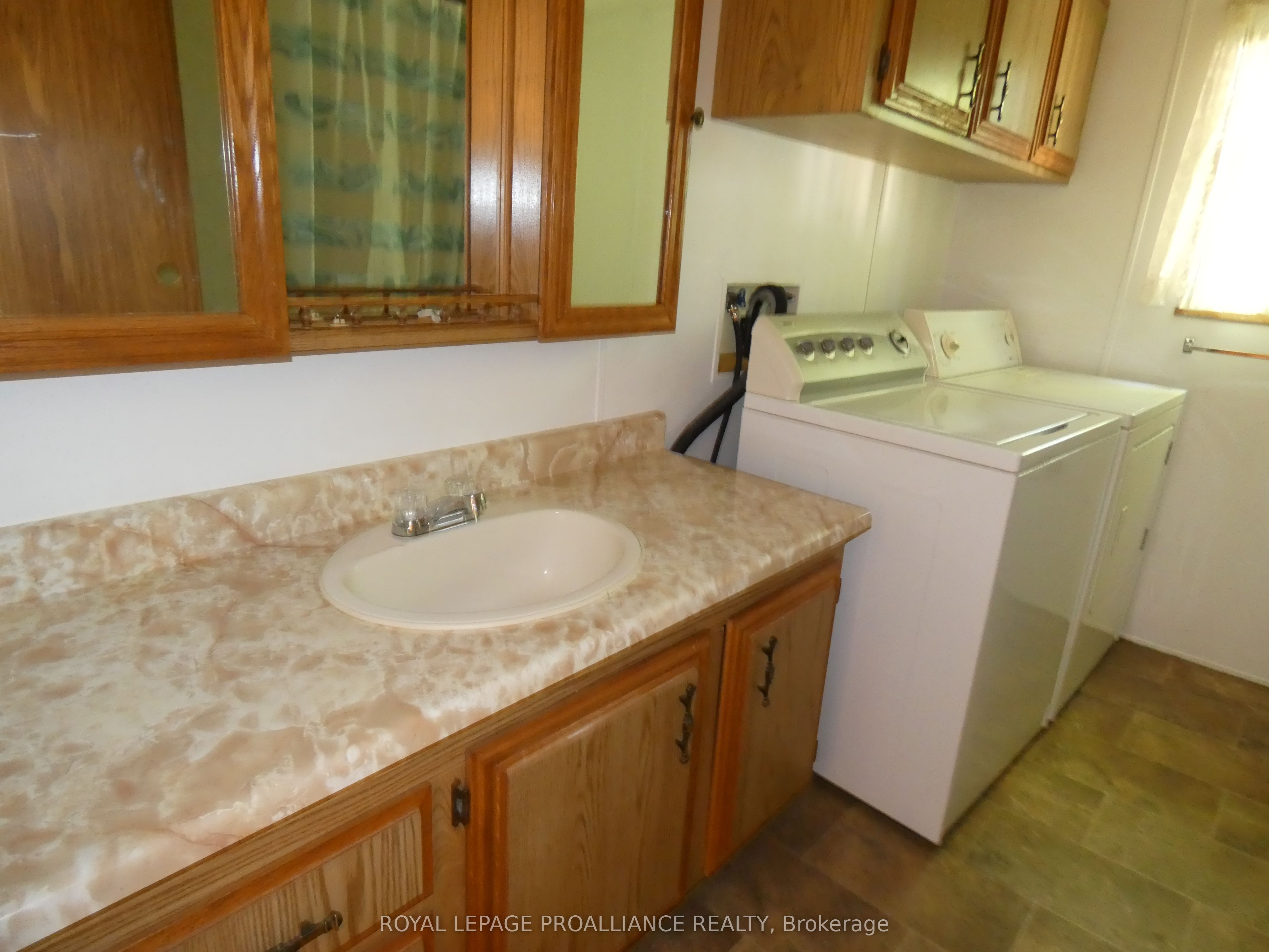 2-1645 County 42 Road Property Photo 20