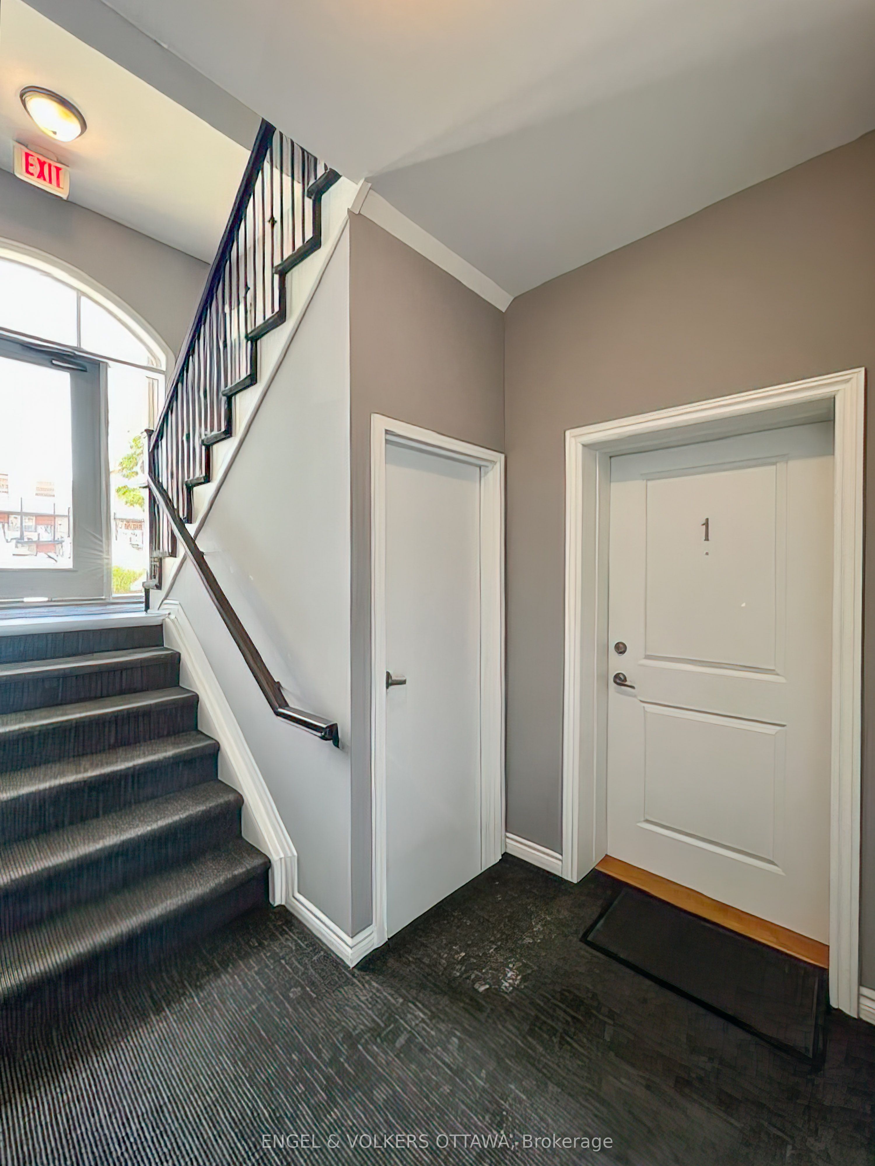 25 Earlton Private 1 Property Photo 3