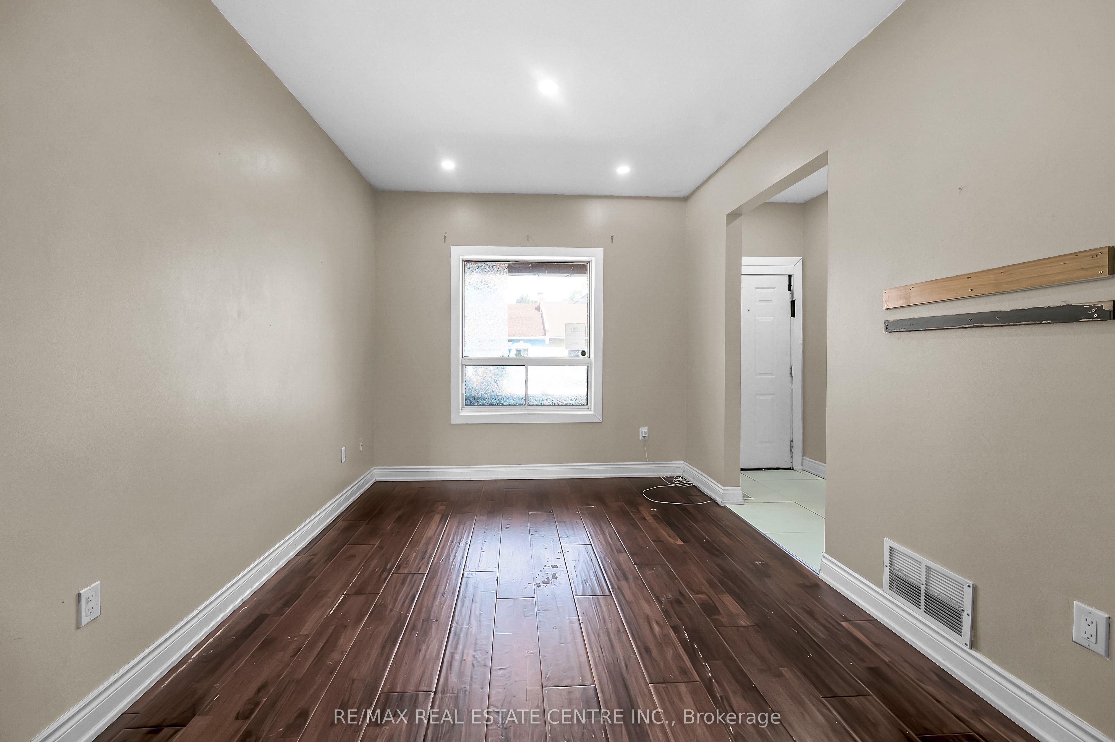 334 Cannon Street E Property Photo 6