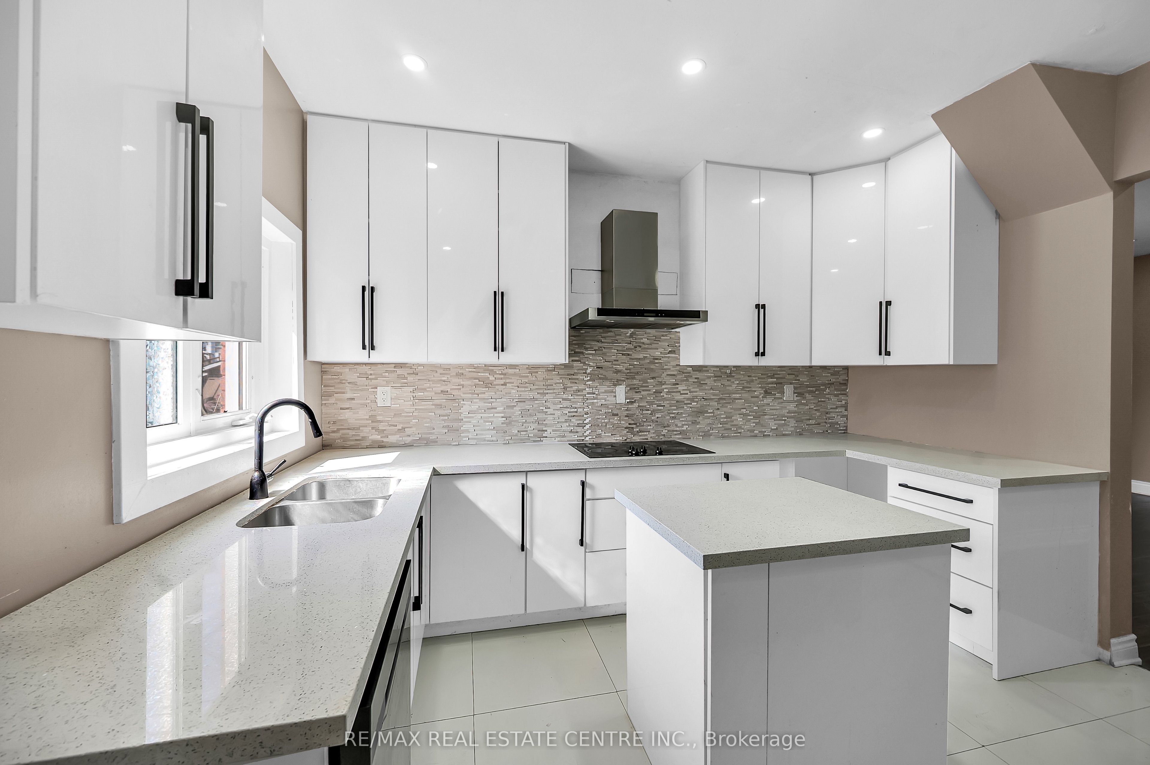334 Cannon Street E Property Photo 12