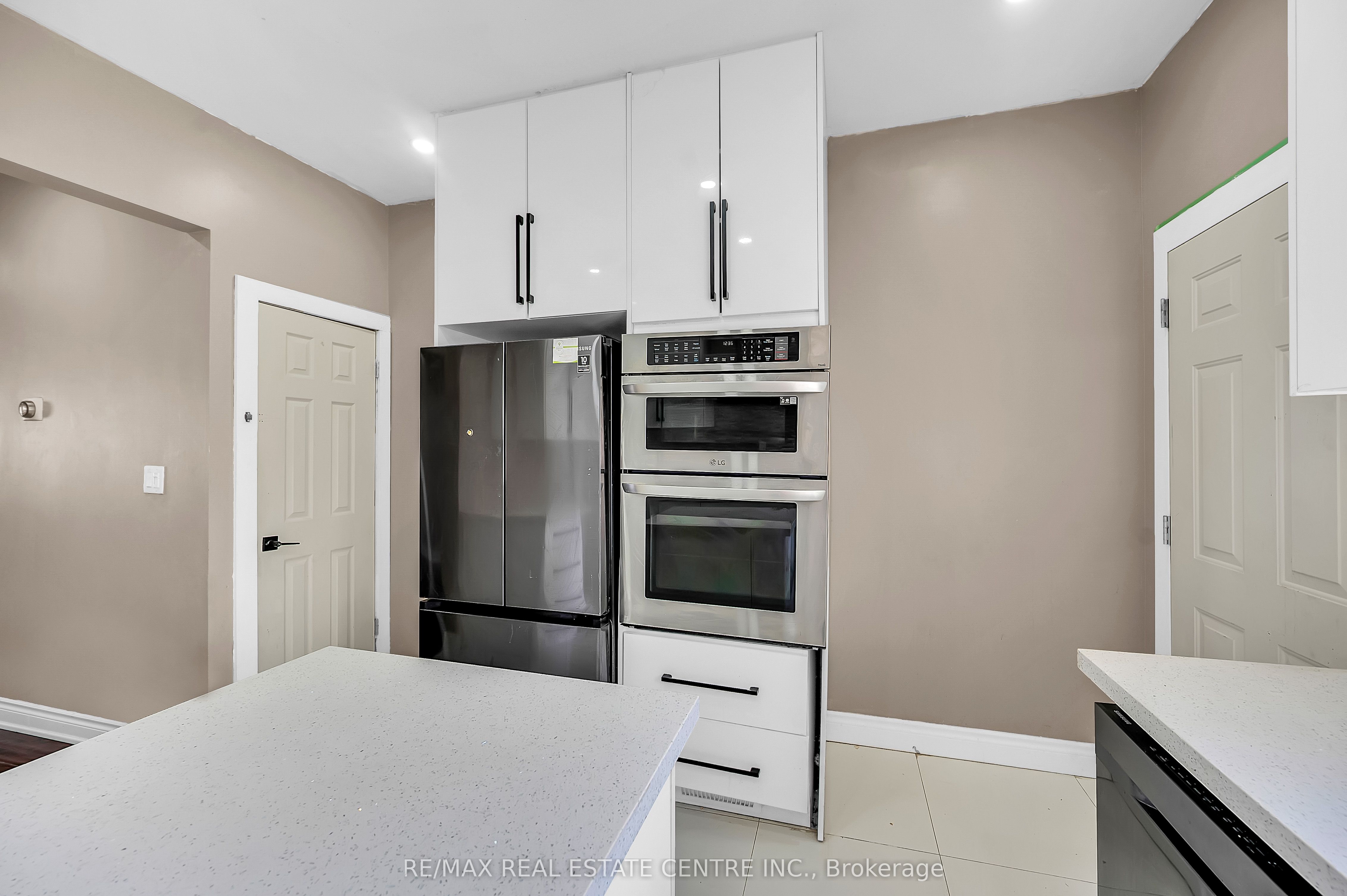 334 Cannon Street E Property Photo 14