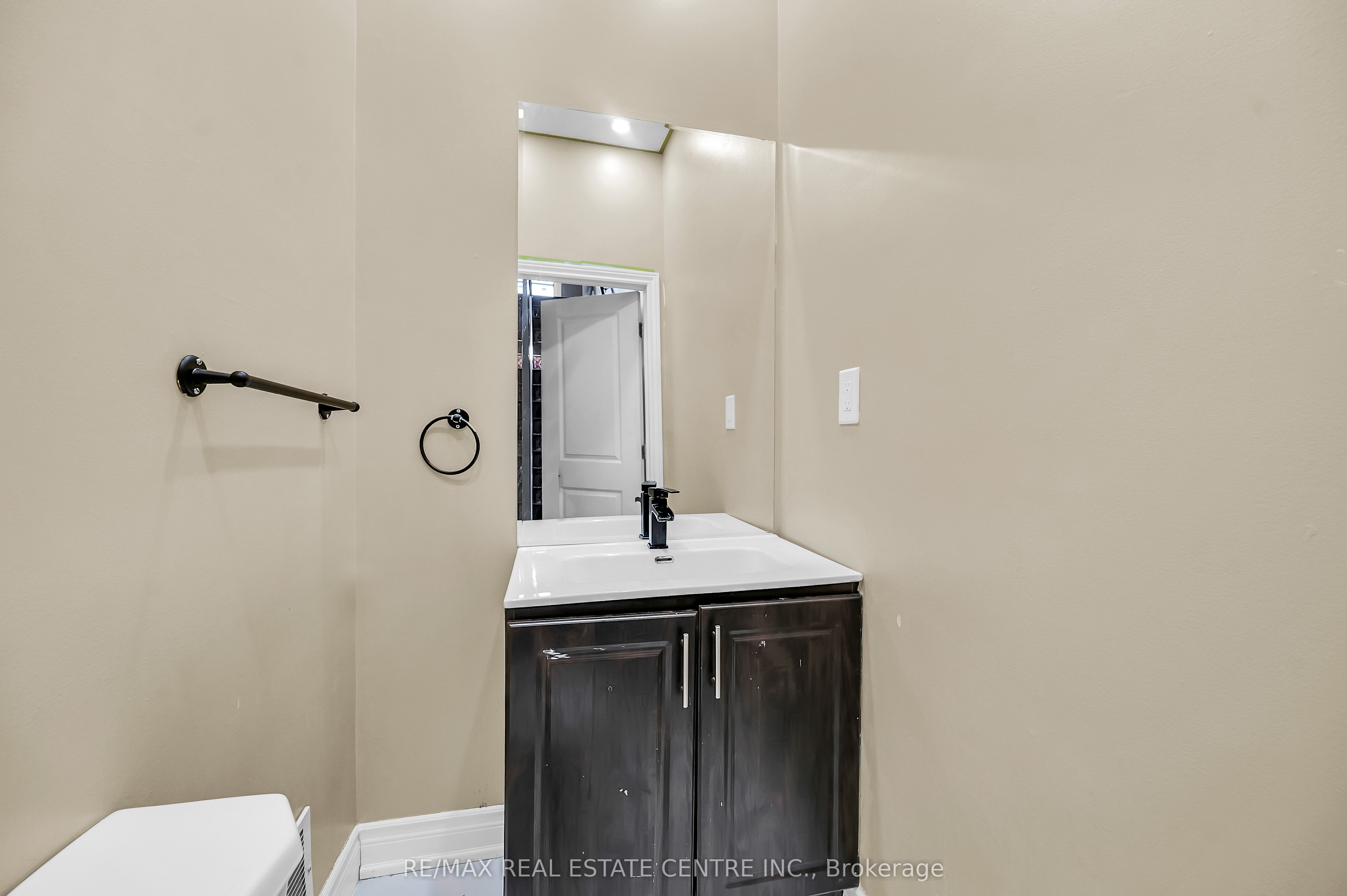 334 Cannon Street E Property Photo 16