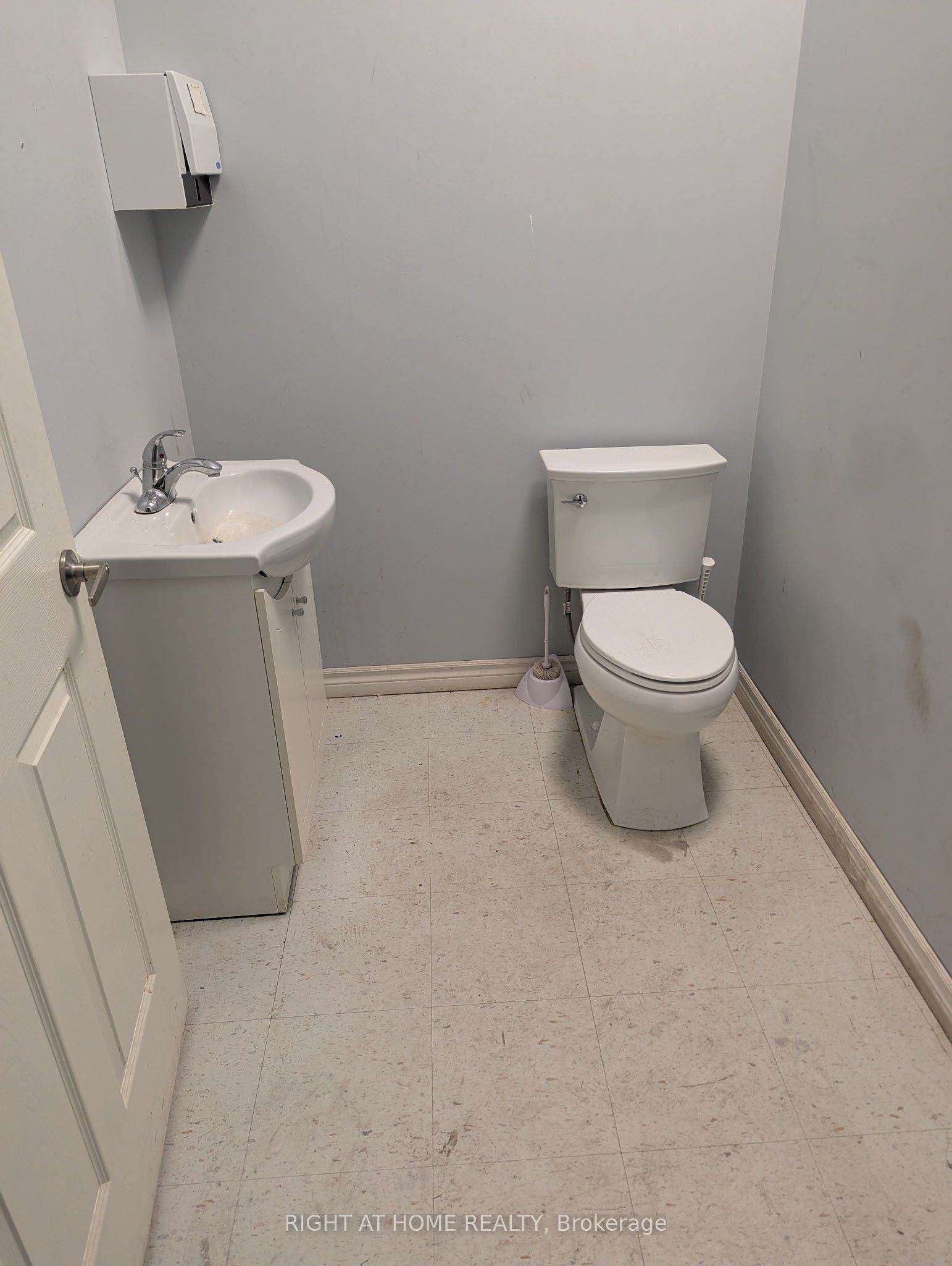 1472 Dundas Street D Property Photo 6