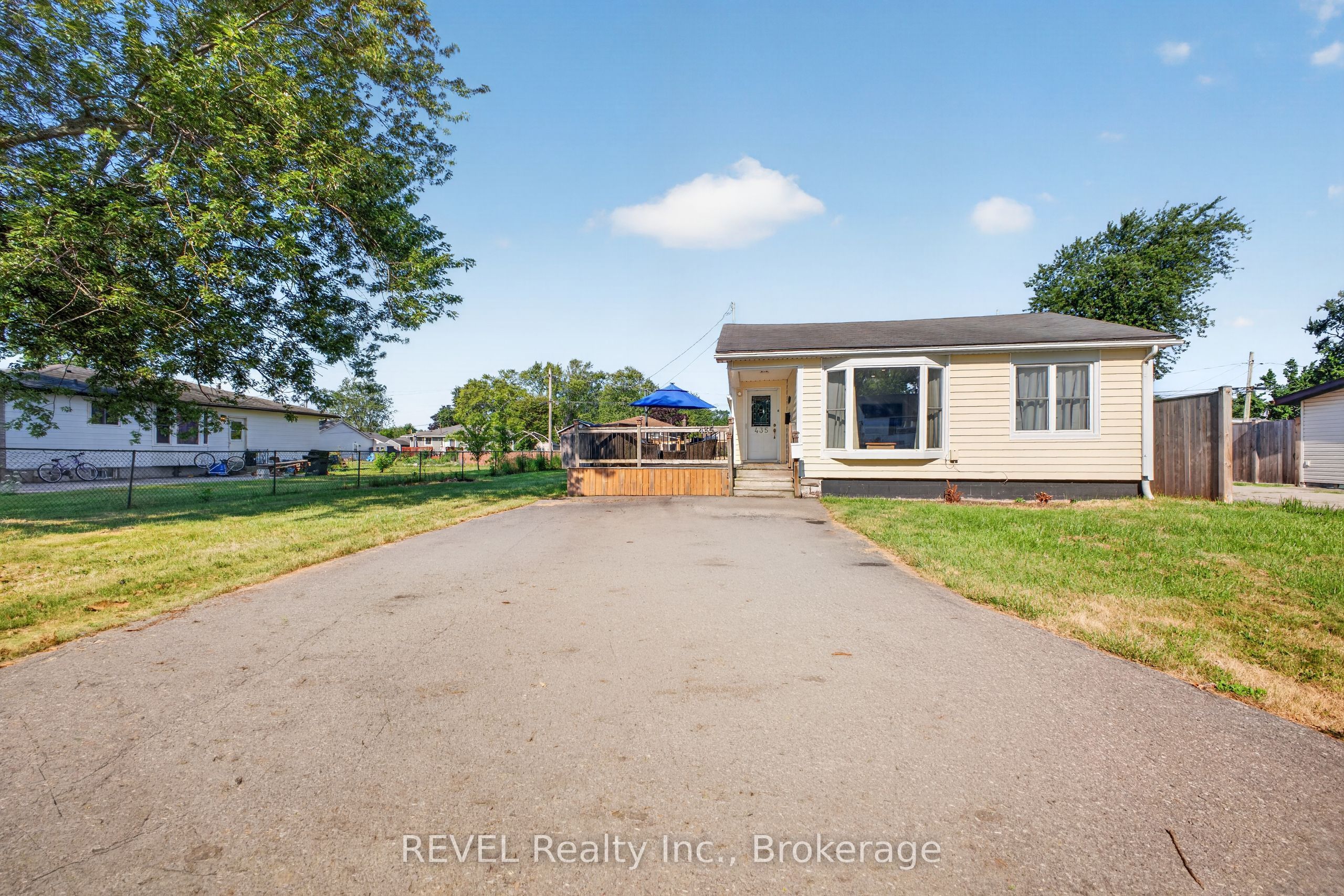 435 Grandview Road Property Photo 2