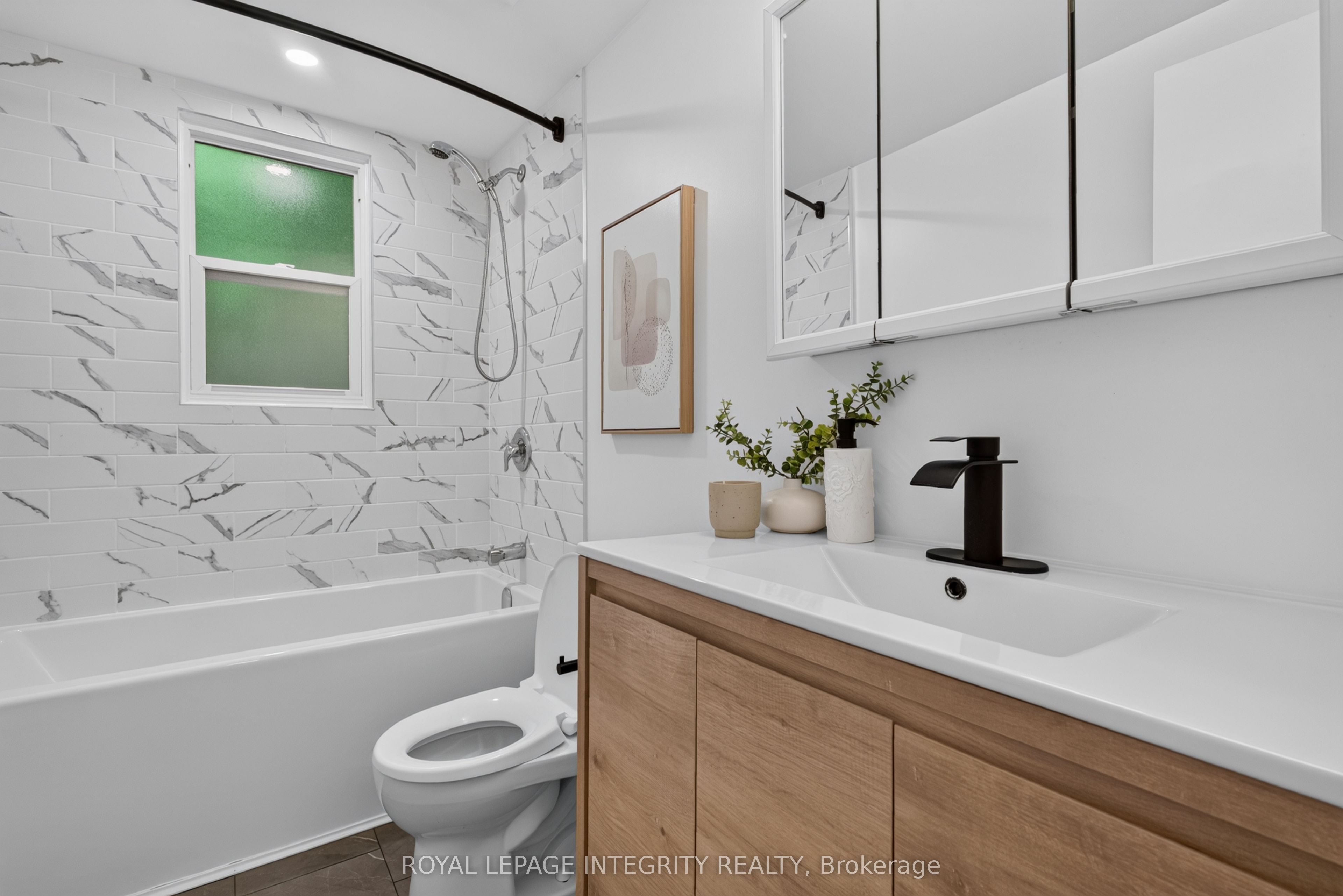 228 Woodroffe Avenue Property Photo 9