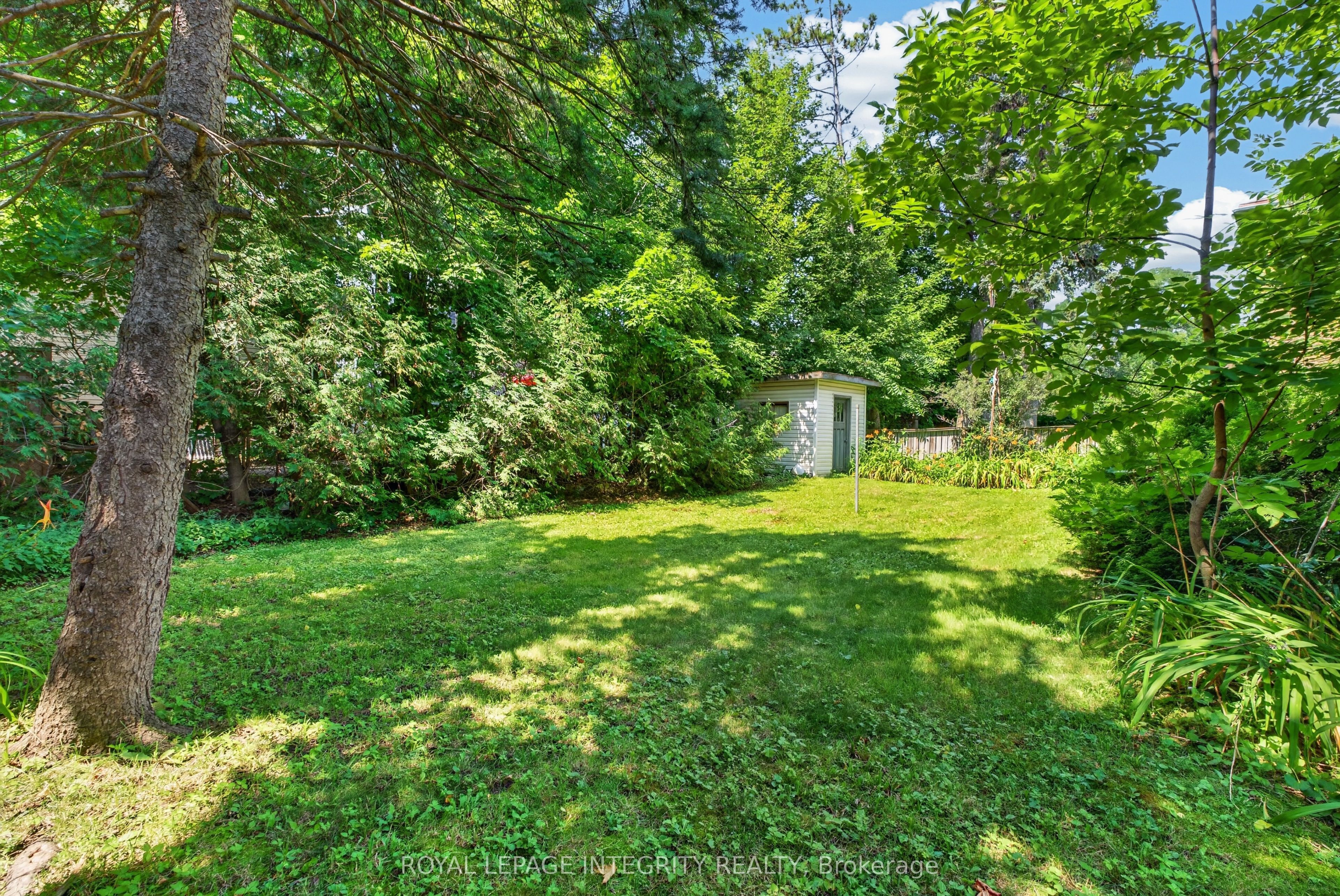 228 Woodroffe Avenue Property Photo 14