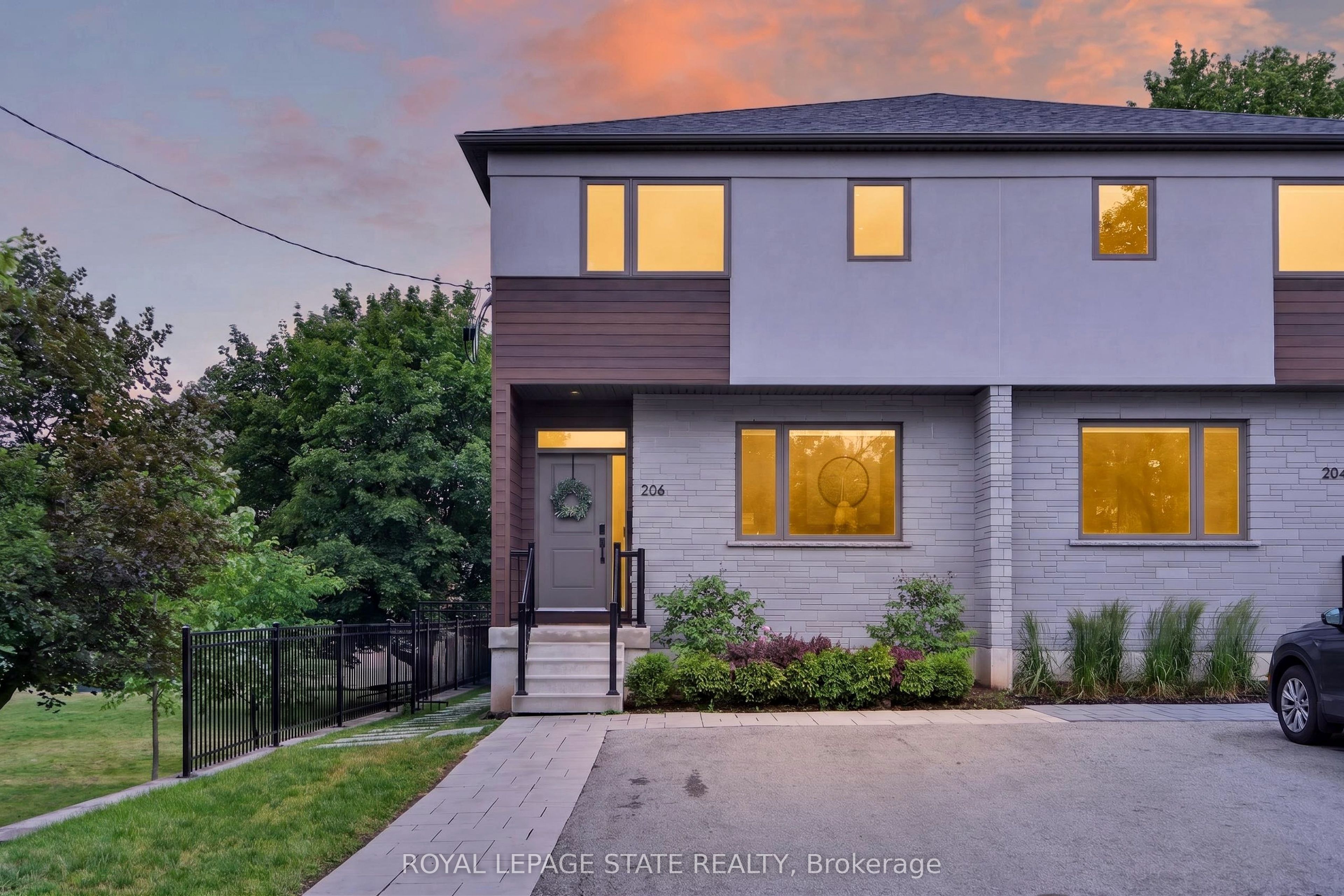 206 Canada Street Property Photo 1