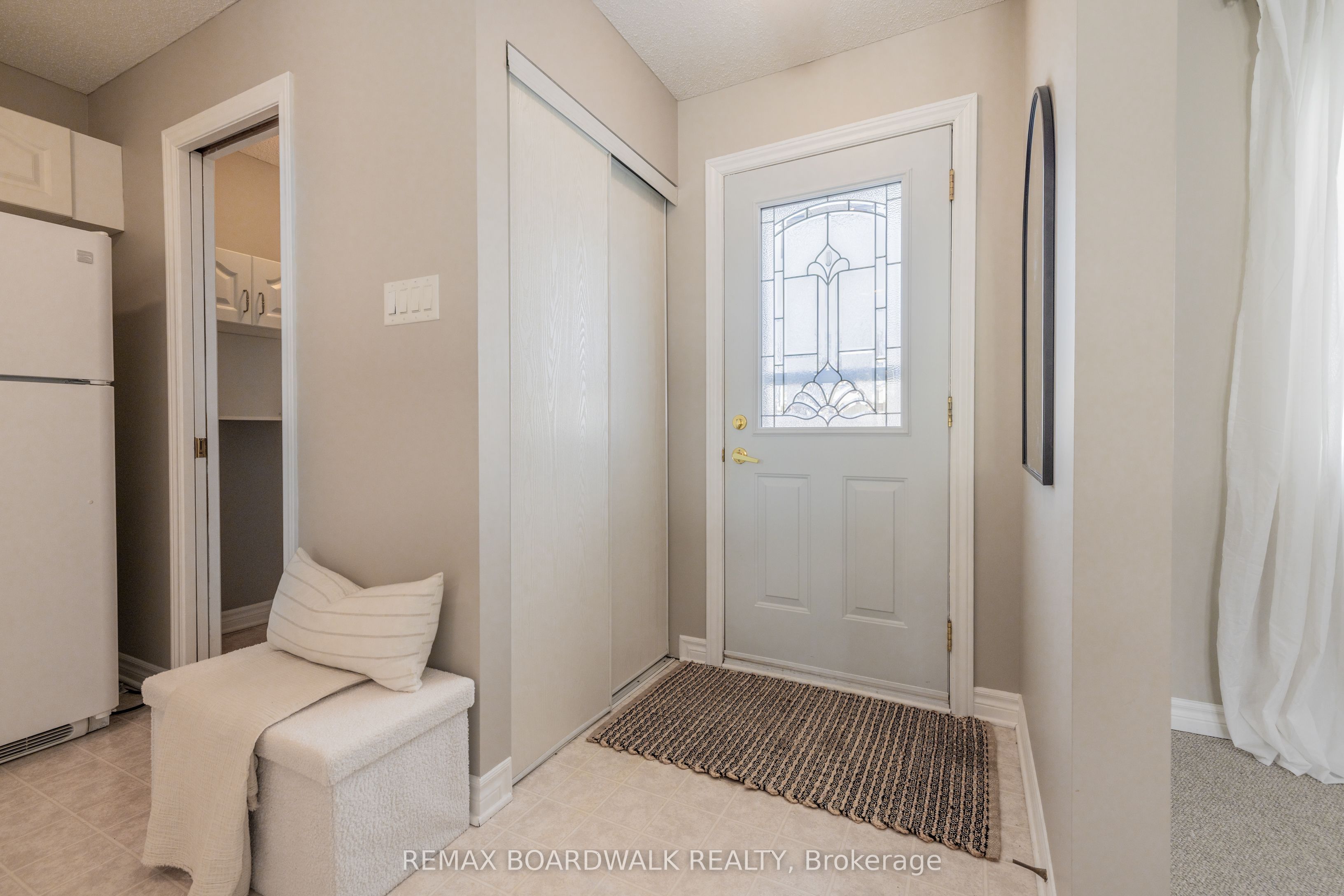206 Oak Leaf Private Property Photo 3