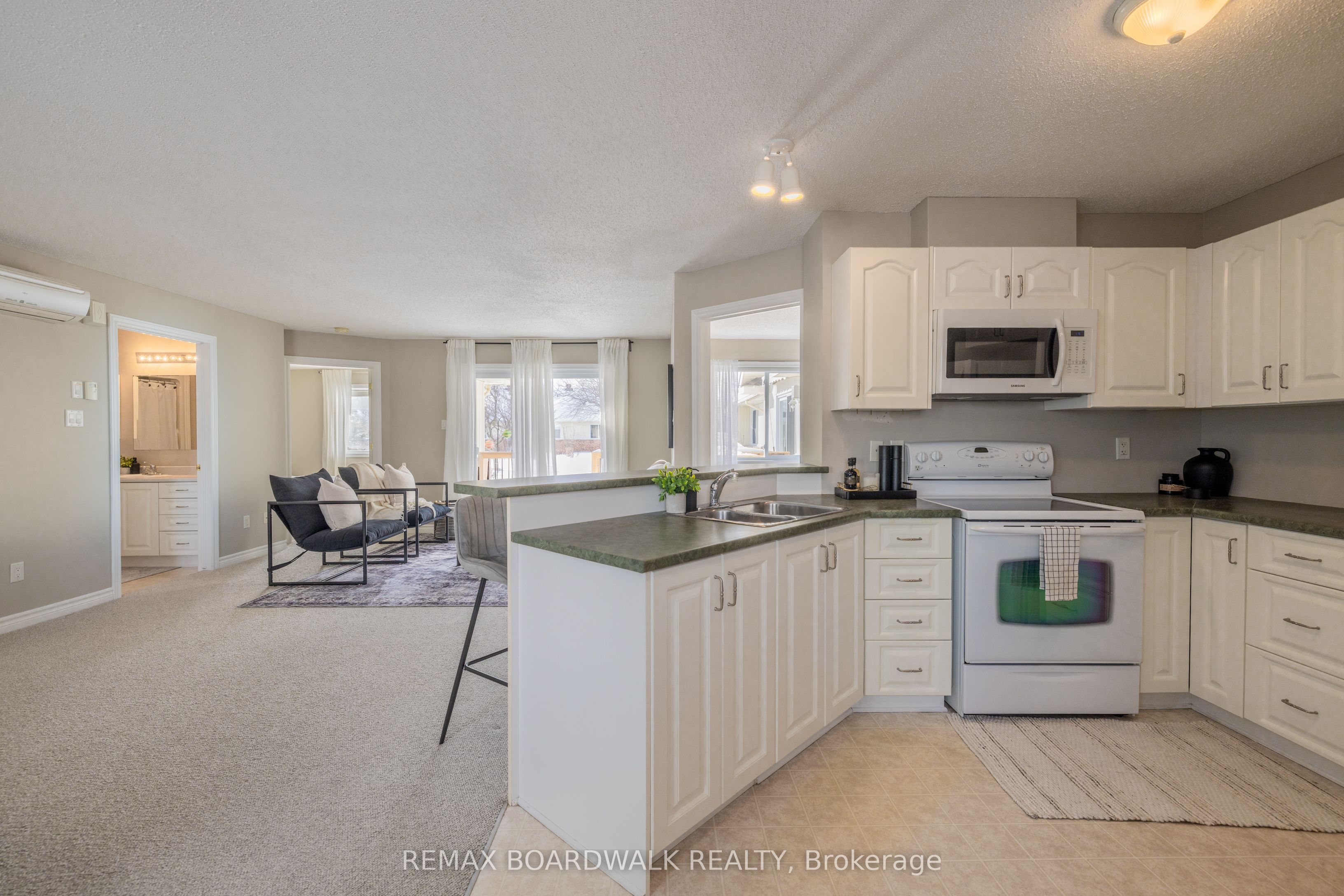 206 Oak Leaf Private Property Photo 4