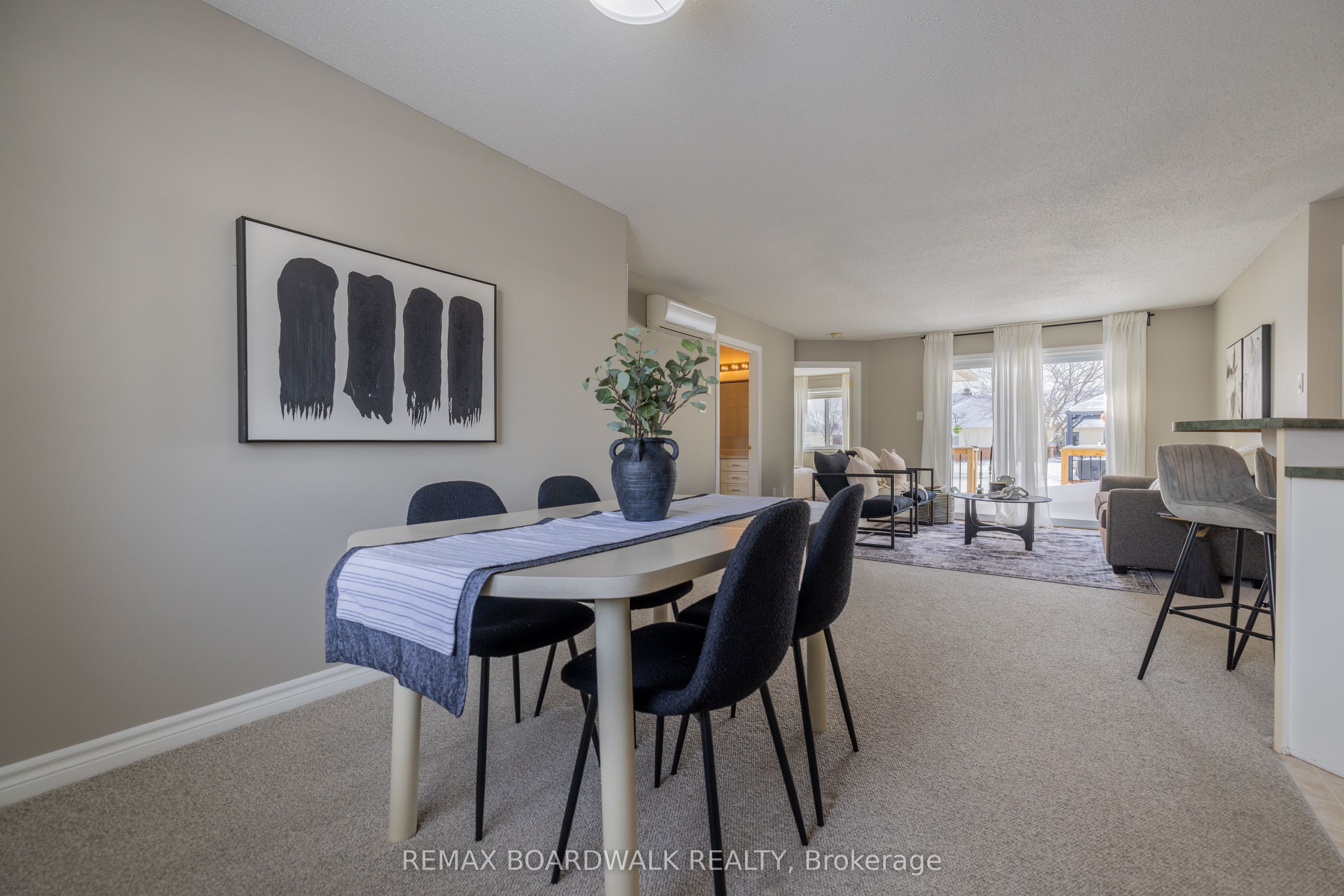 206 Oak Leaf Private Property Photo 8