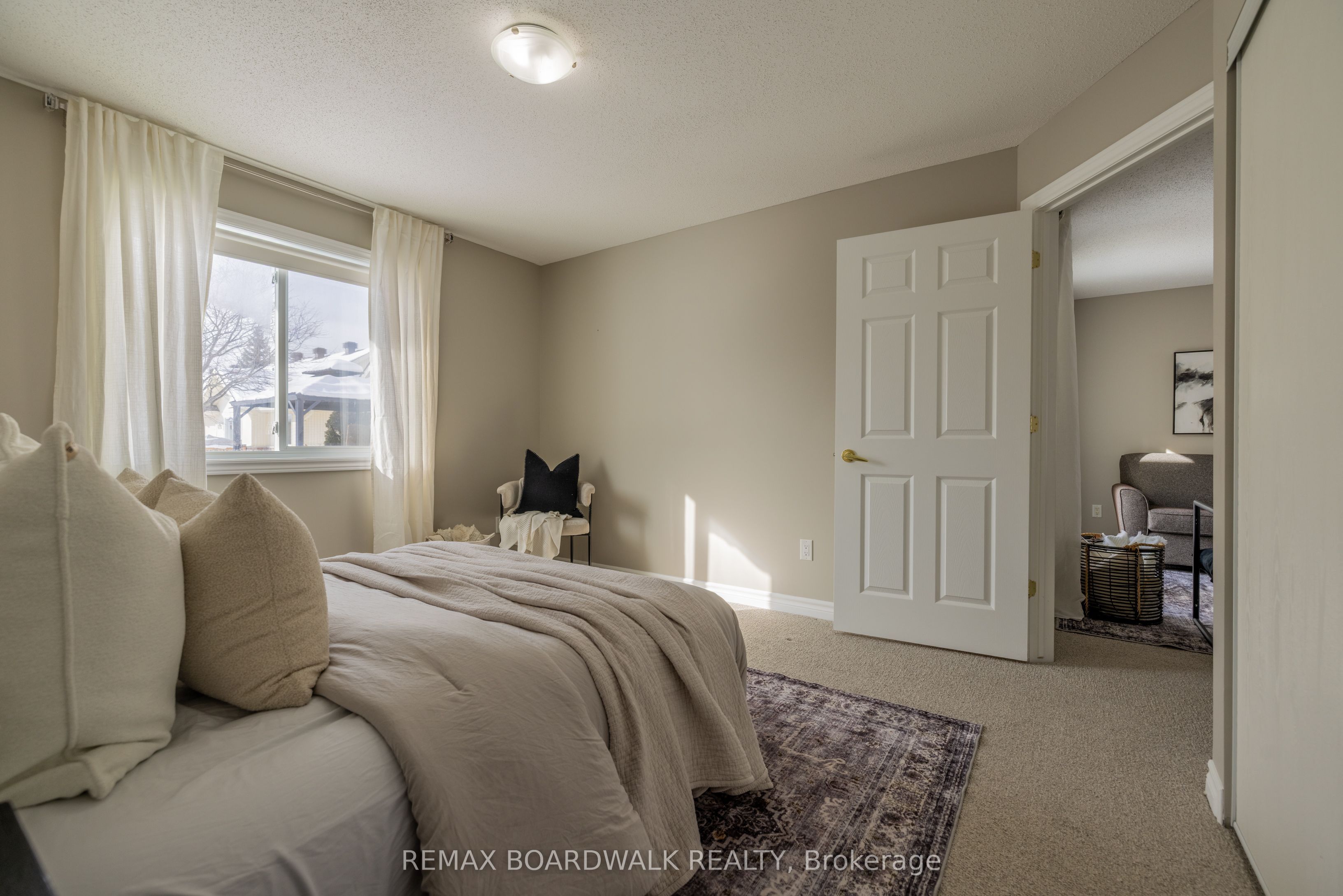 206 Oak Leaf Private Property Photo 15