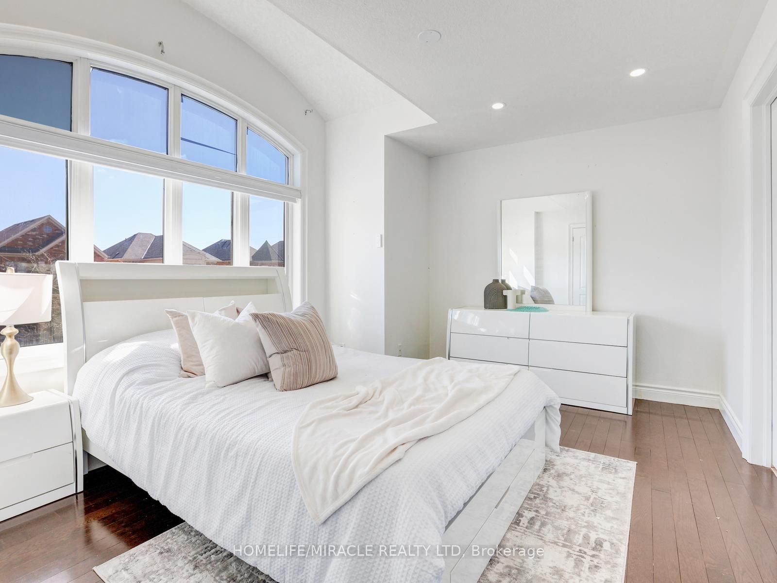 X13641110 Property Photo 24