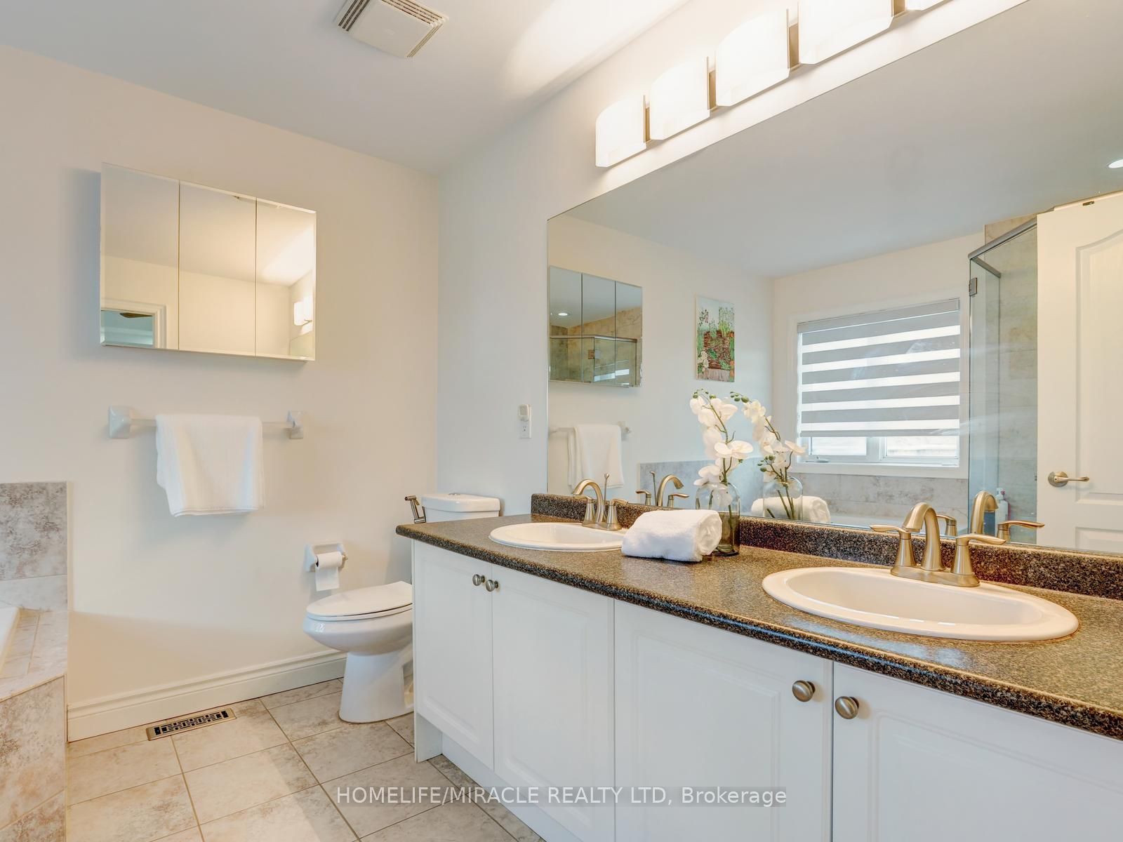 X13641110 Property Photo 35