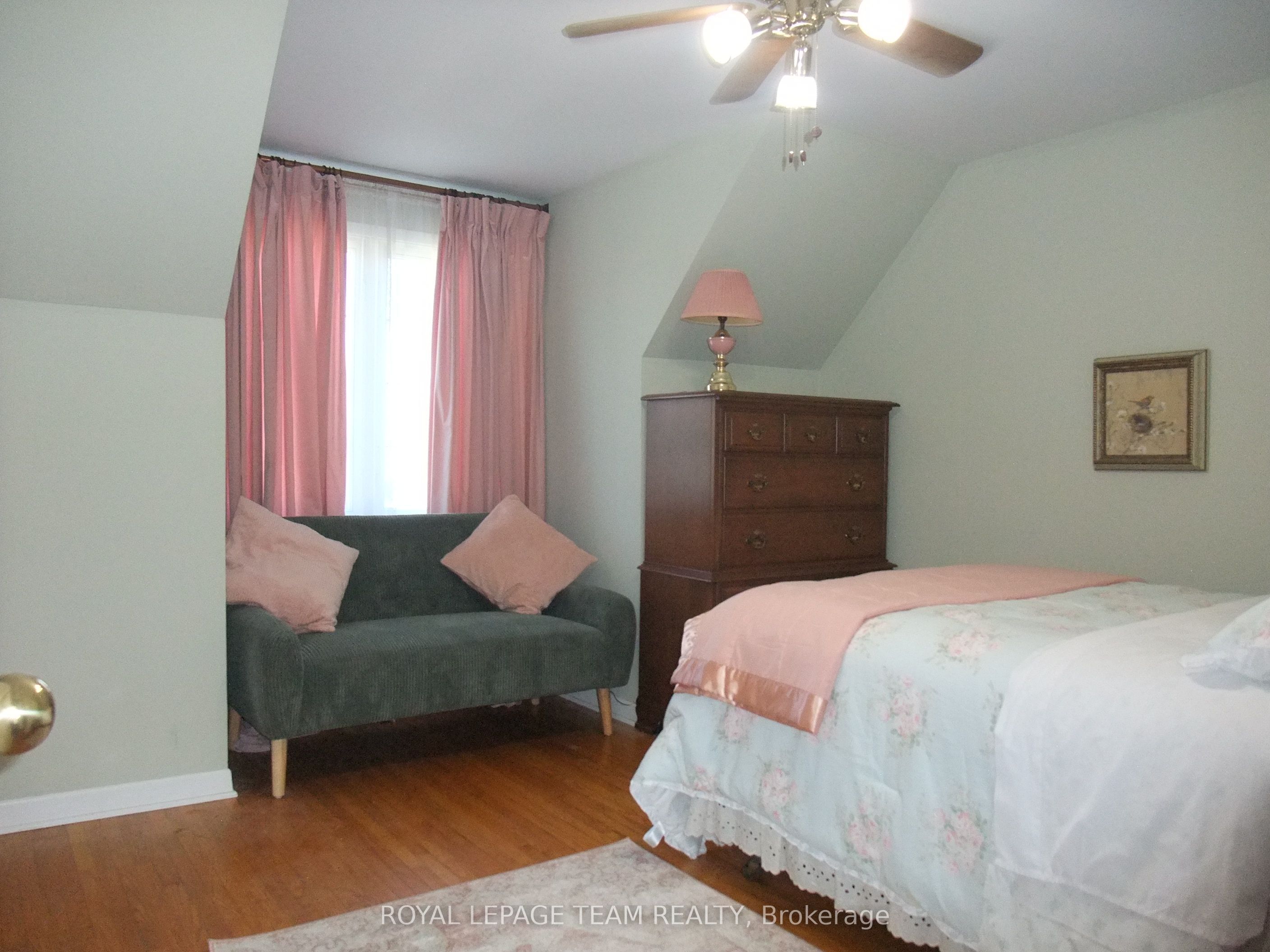 32 Gary Crescent Property Photo 23