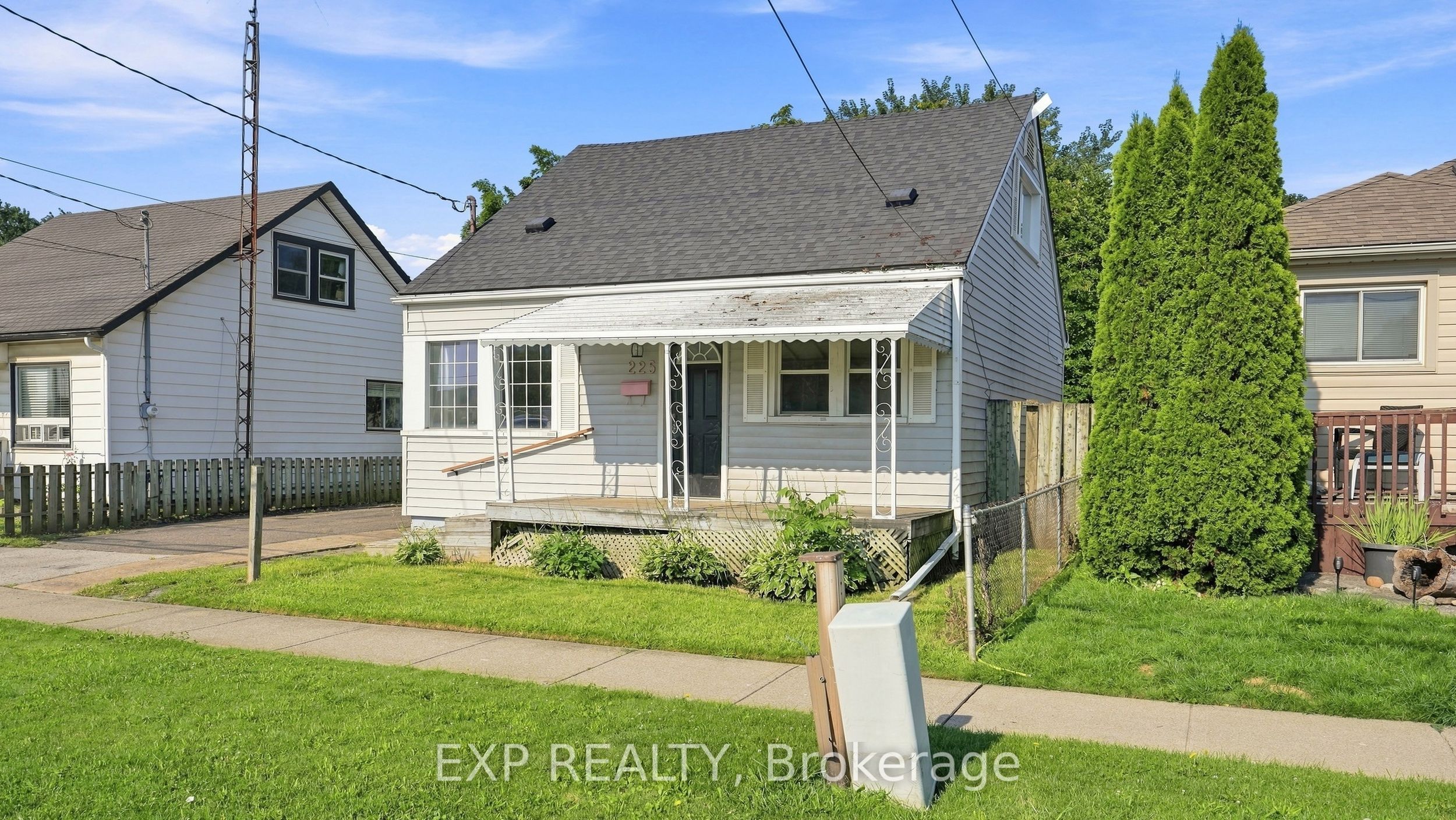 225 Grantham Avenue Property Photo 1