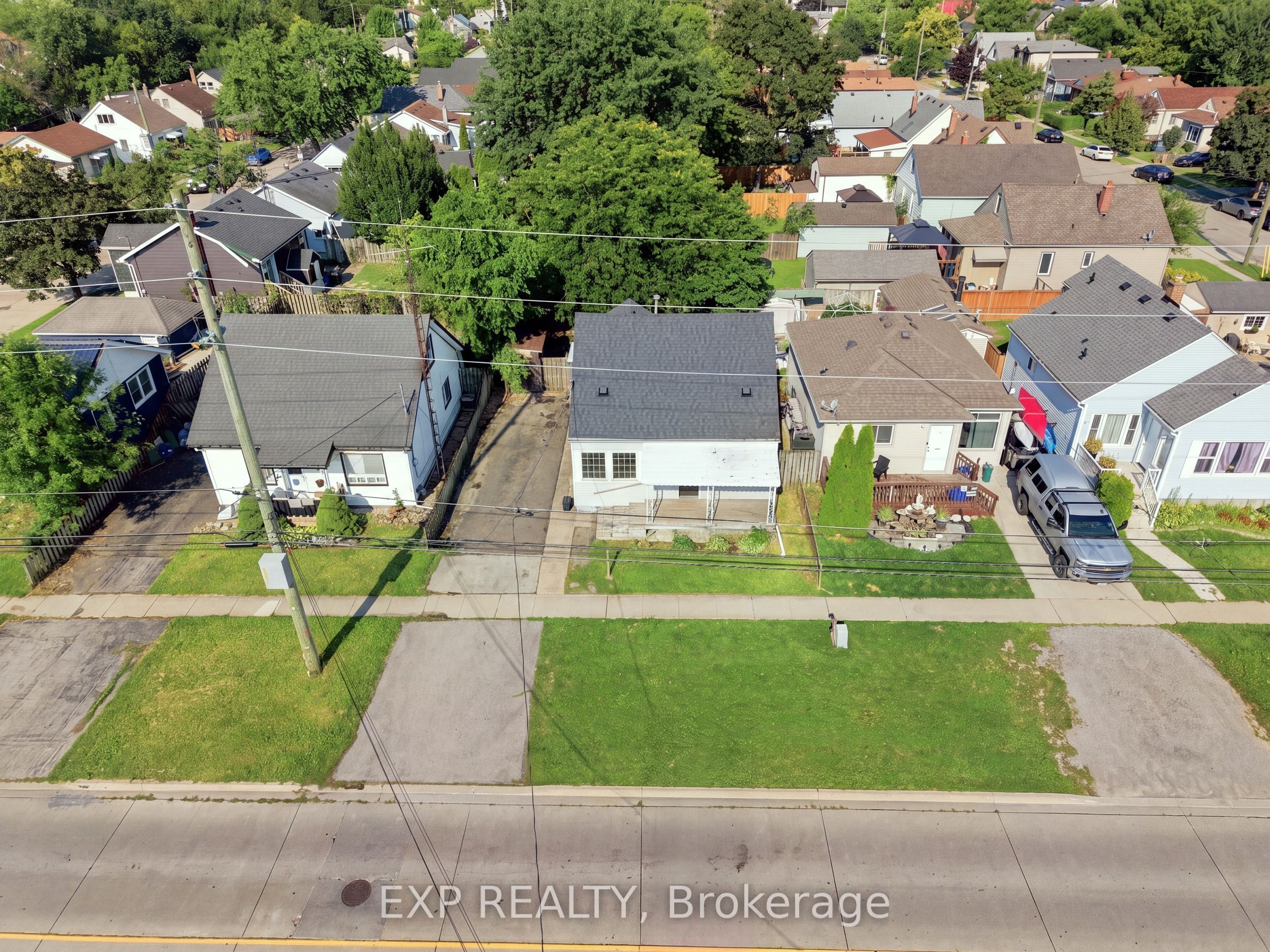 225 Grantham Avenue Property Photo 4