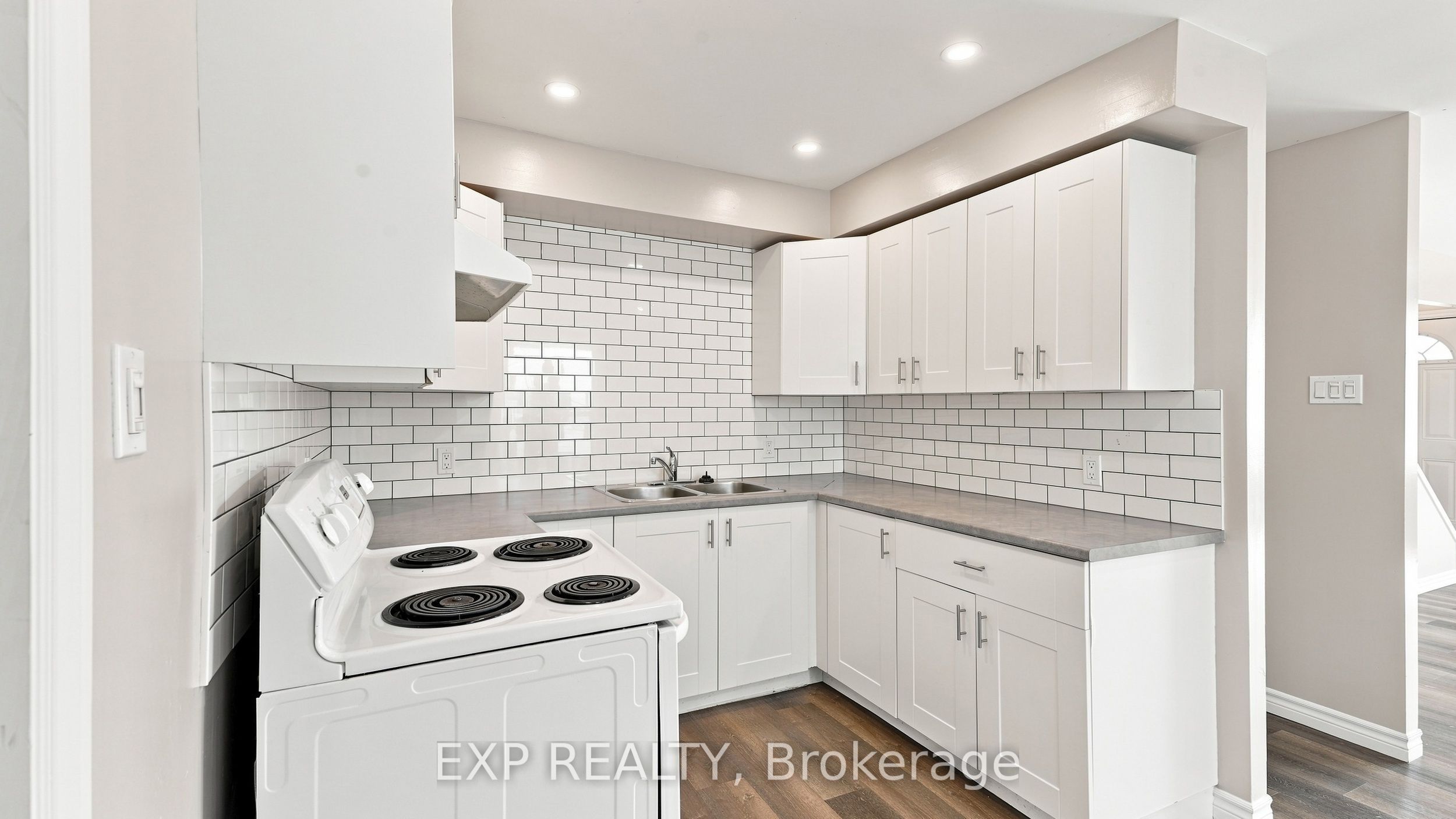 225 Grantham Avenue Property Photo 8