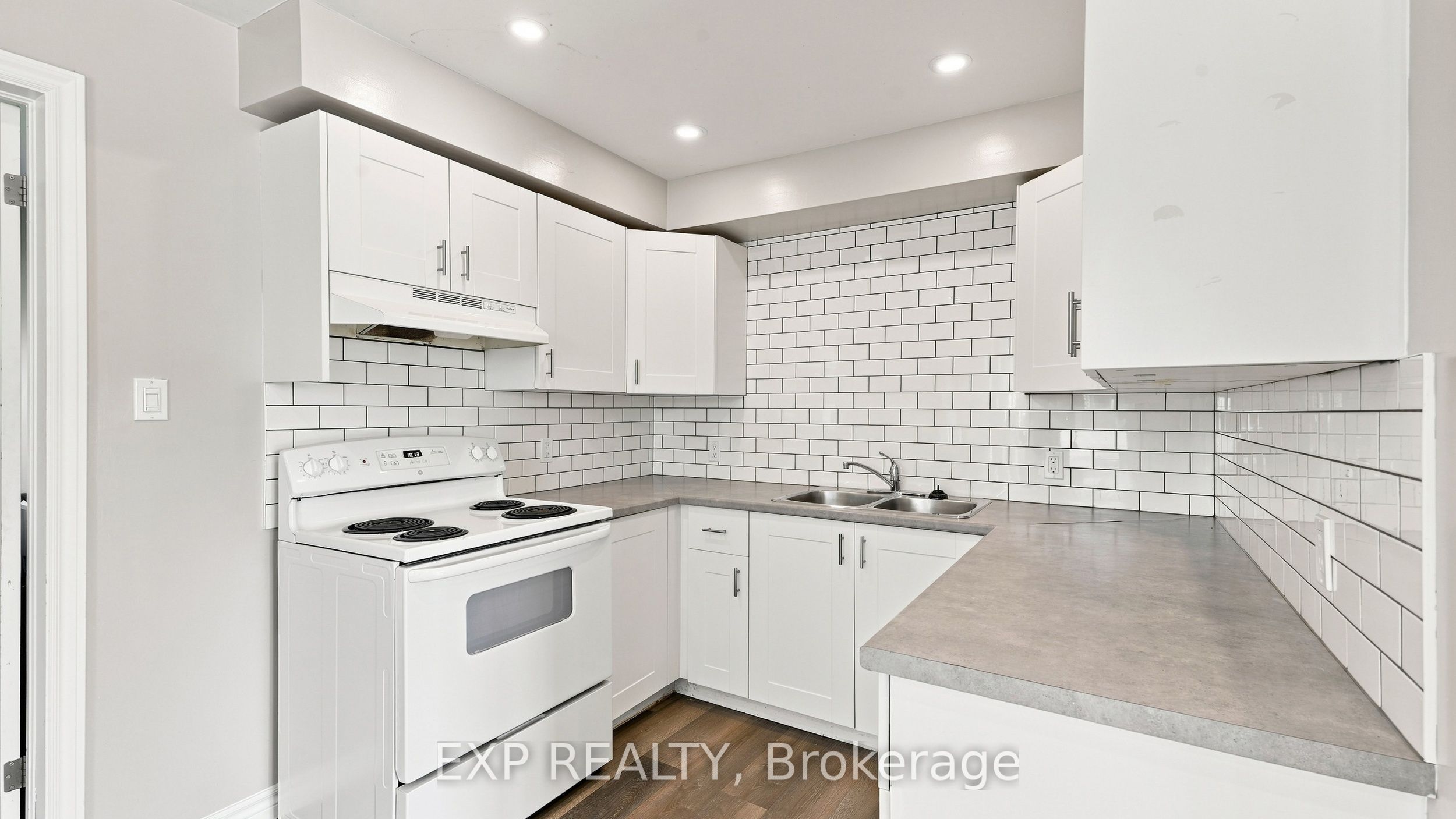 225 Grantham Avenue Property Photo 9