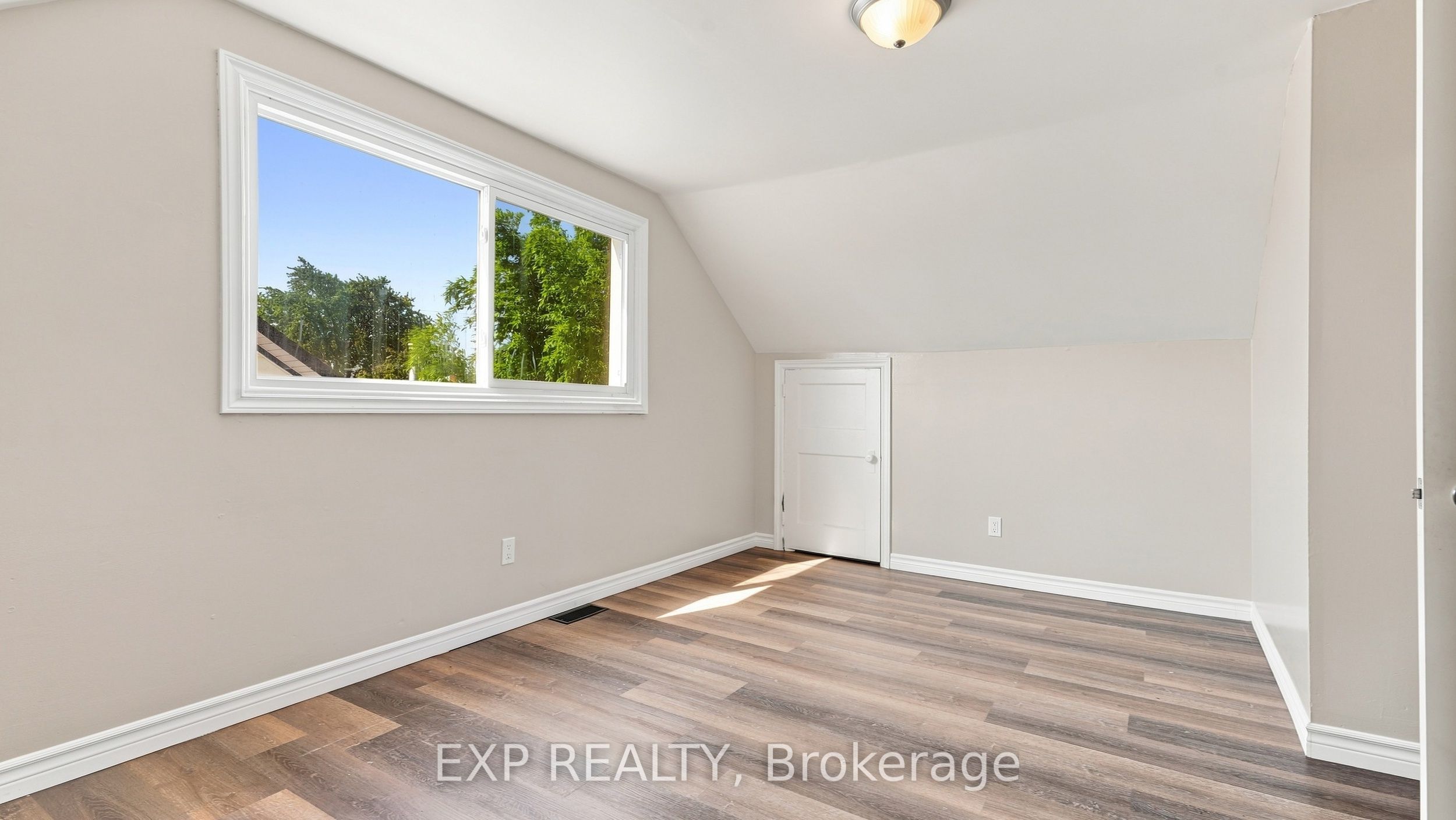 225 Grantham Avenue Property Photo 17