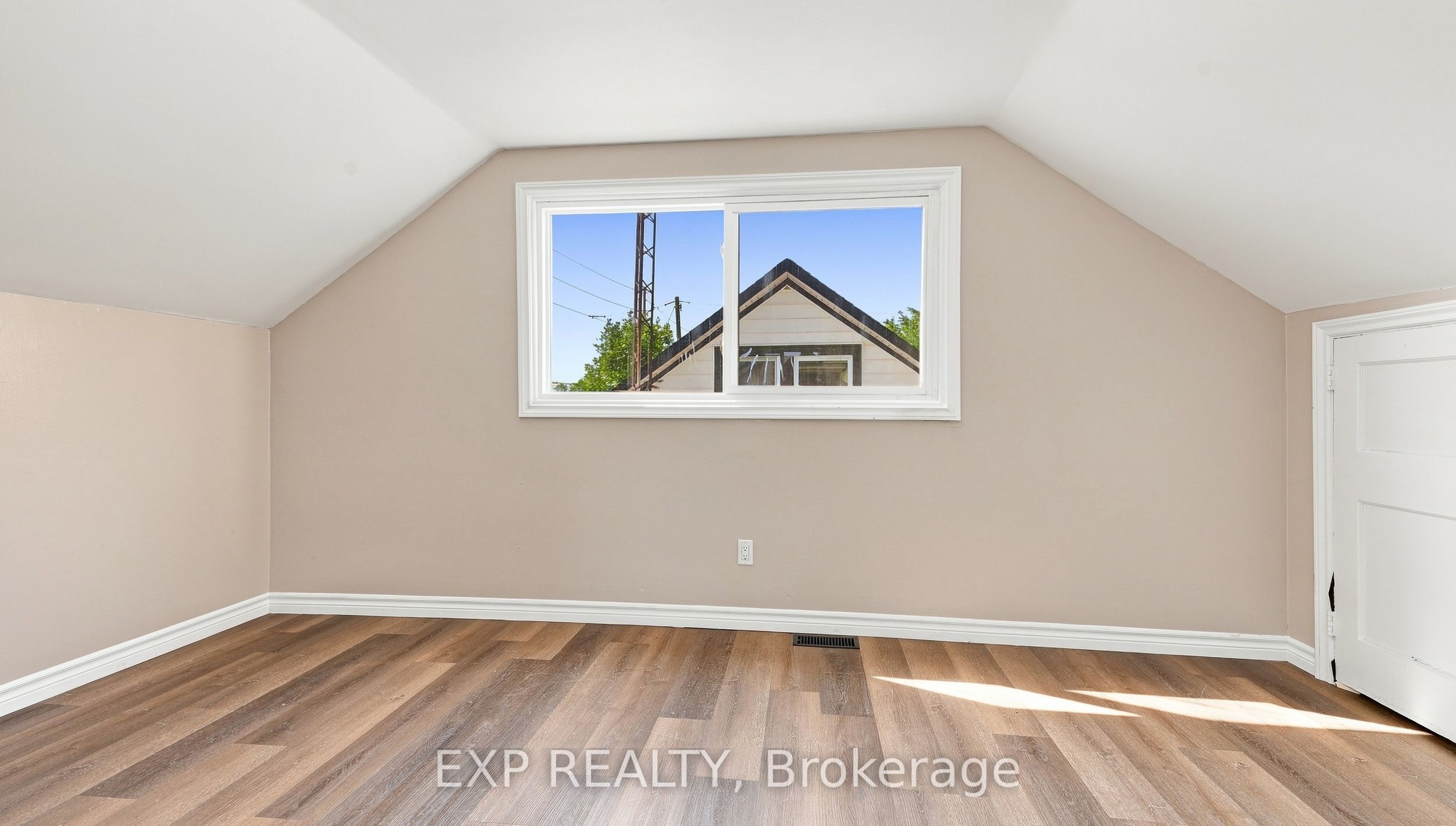 225 Grantham Avenue Property Photo 18