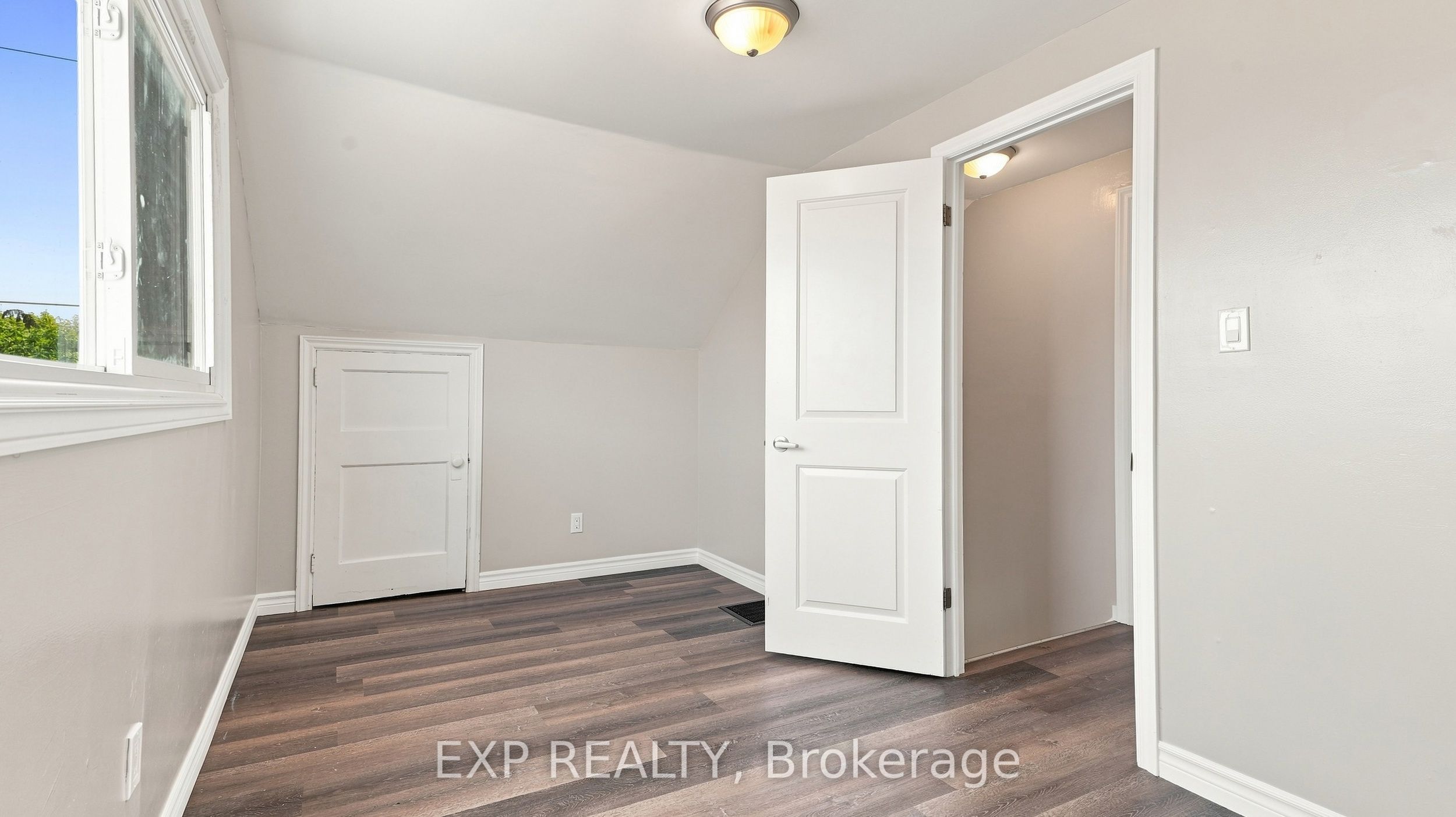 225 Grantham Avenue Property Photo 21