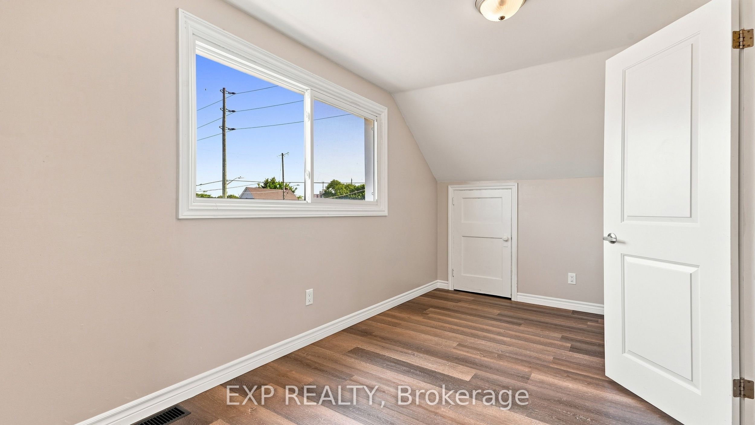 225 Grantham Avenue Property Photo 22