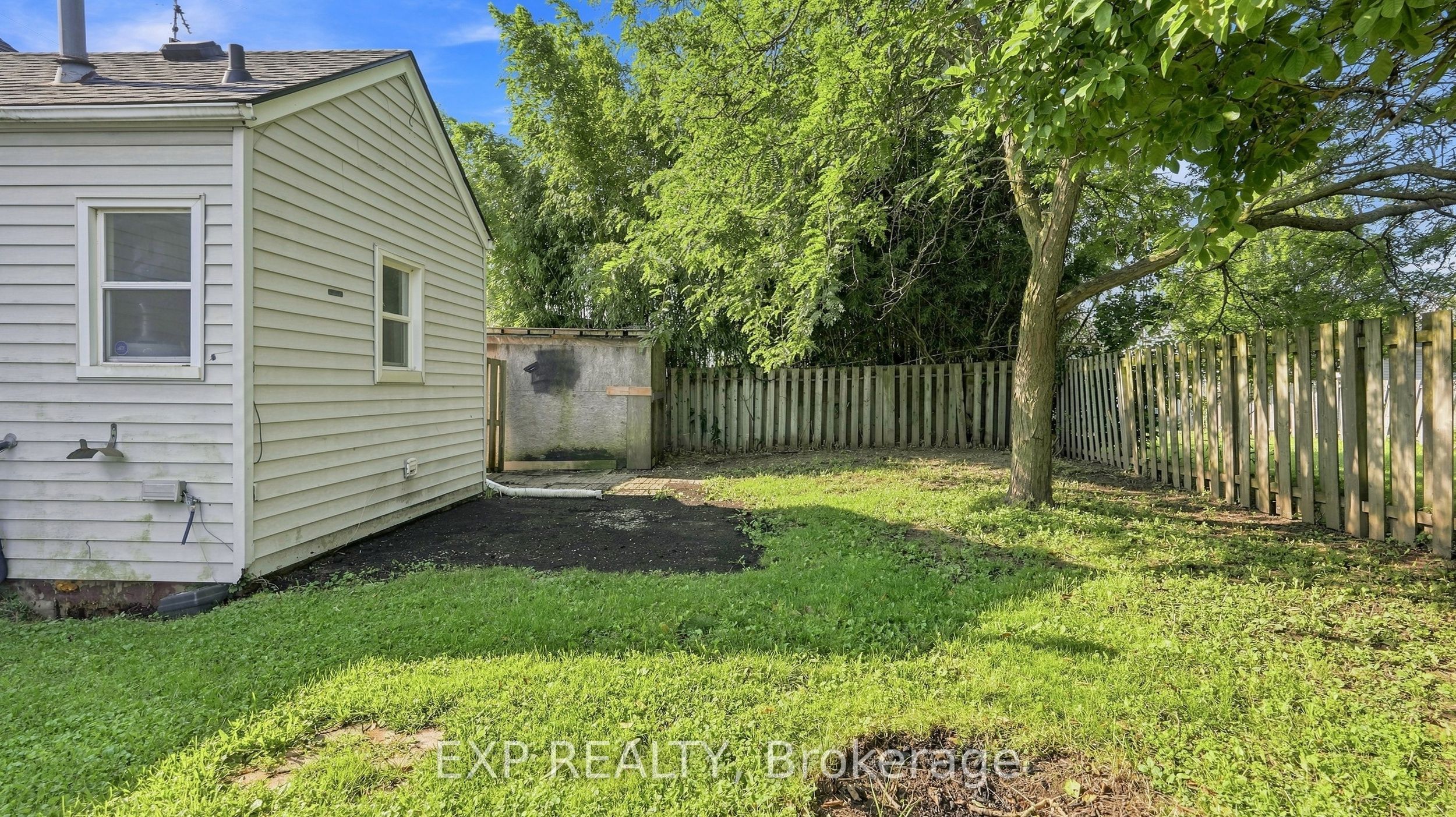 225 Grantham Avenue Property Photo 28