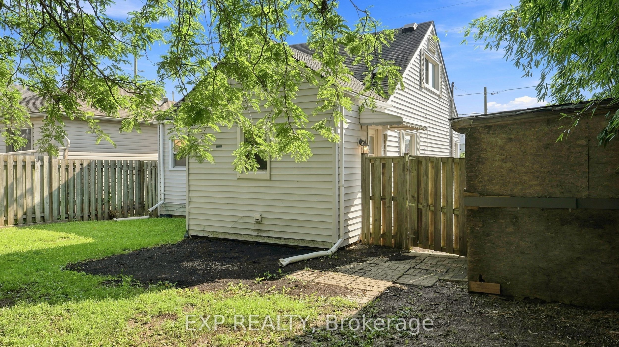 225 Grantham Avenue Property Photo 33